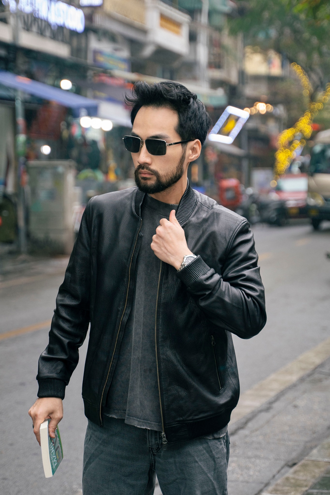 BOMBER-LEATHER-JACKET-Chiec-ao-da-nang-tam-khi-chat-quy-ong-2.jpg