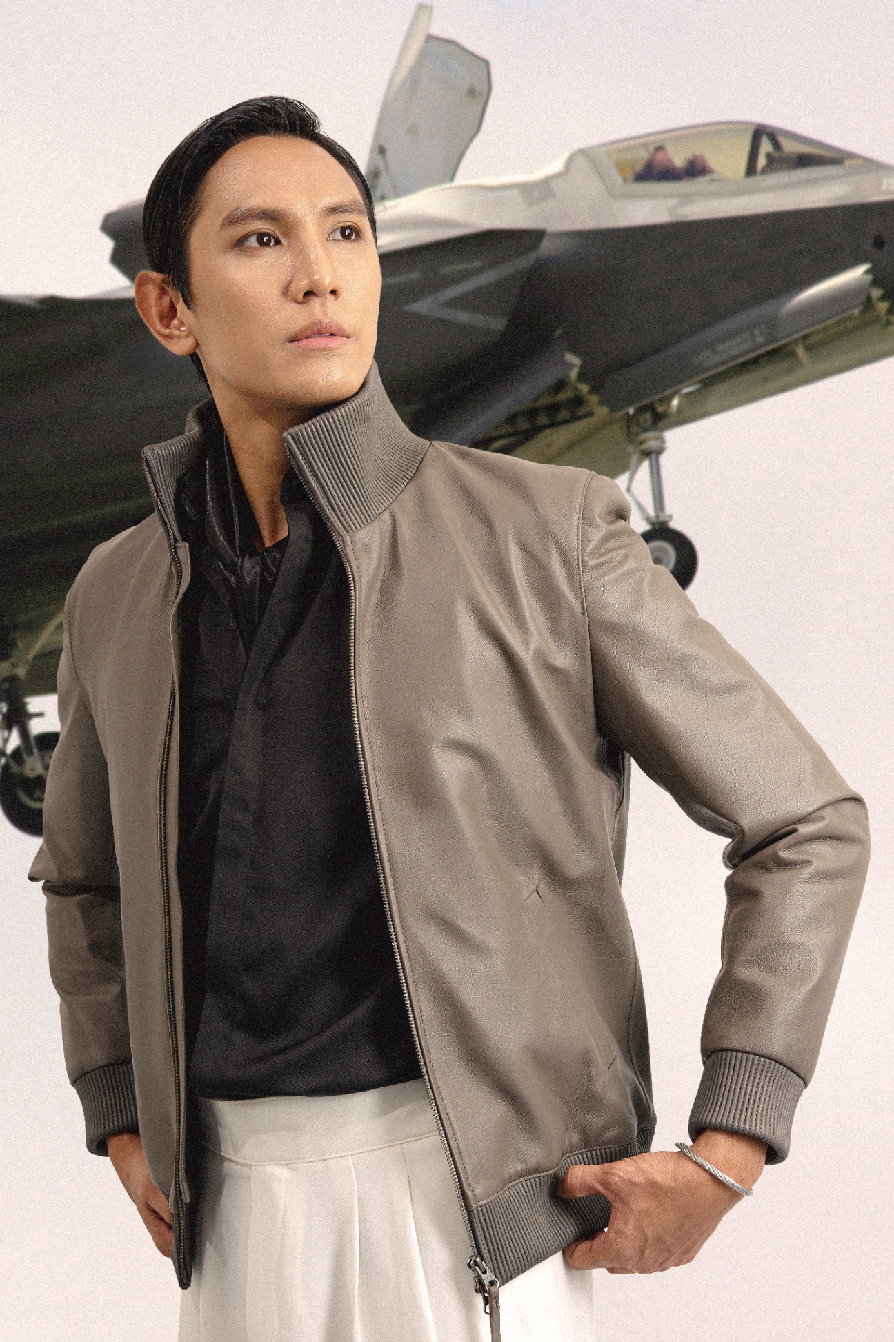 BOMBER-LEATHER-JACKET-Chiec-ao-da-nang-tam-khi-chat-quy-ong-6.jpg