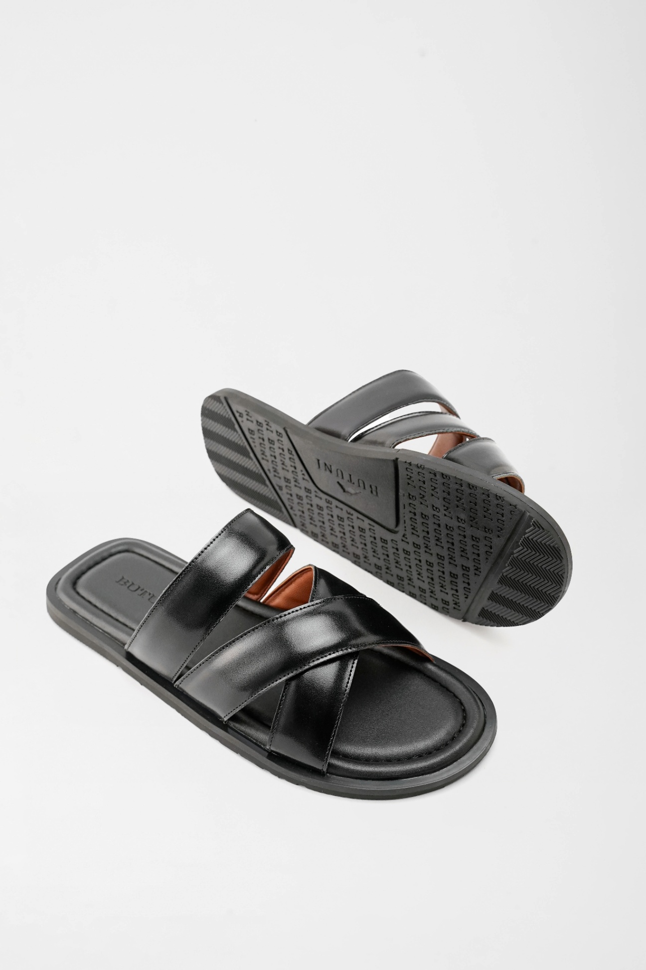 Mellow C Crossover Slippers - Black