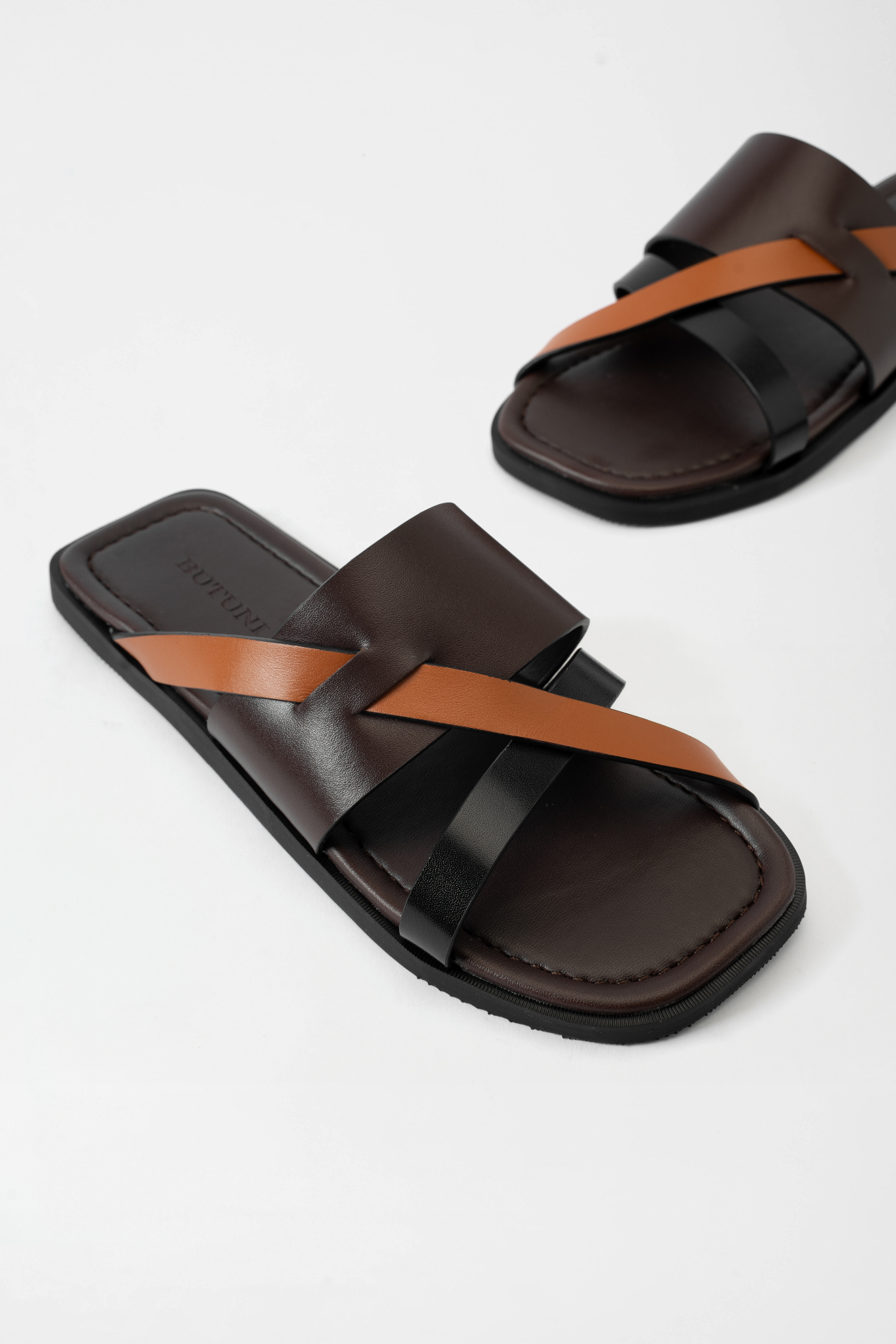 Lyon S Interlocking Slippers - Brown