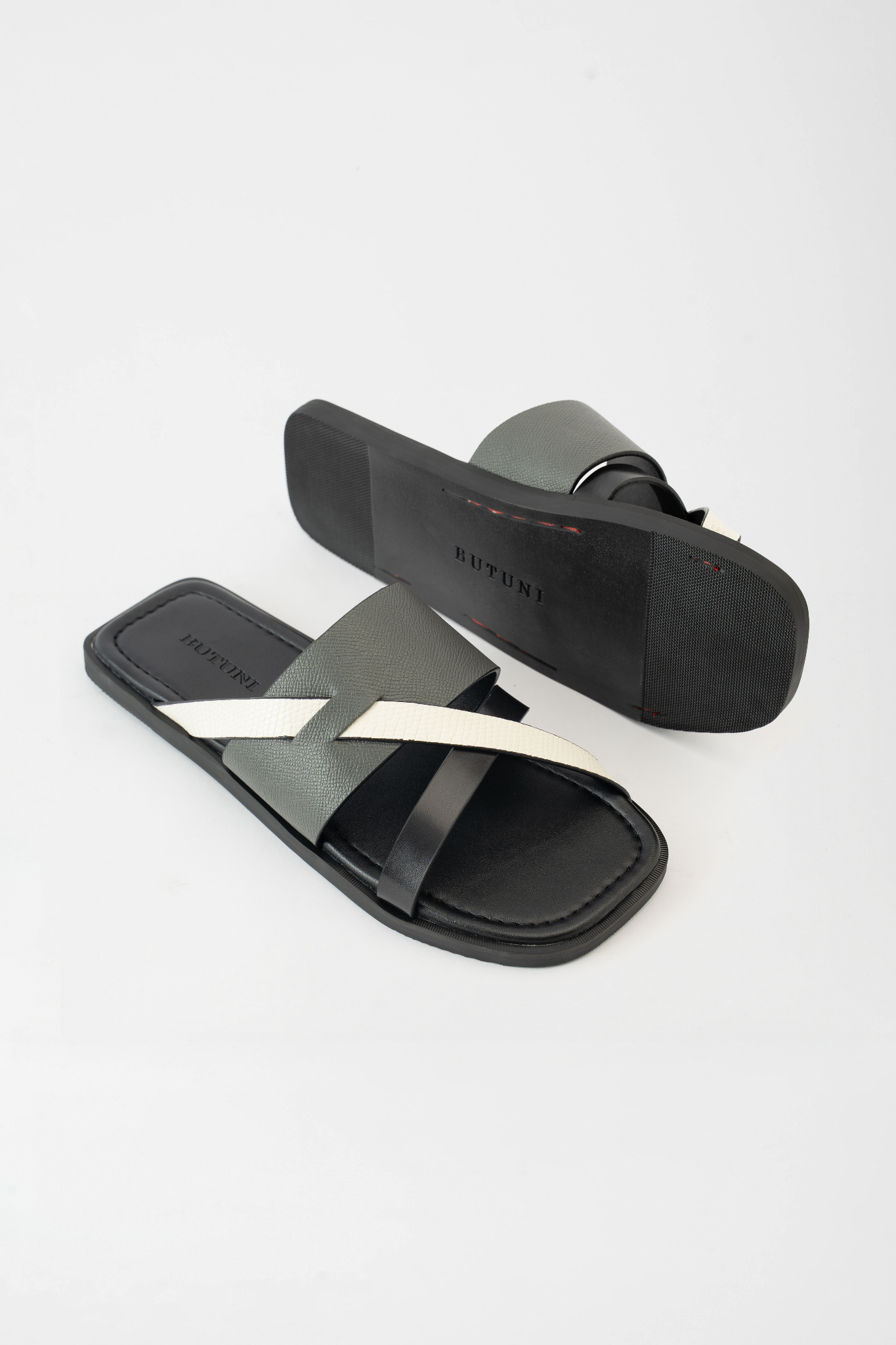 Lyon S Interlocking Slippers - Grey