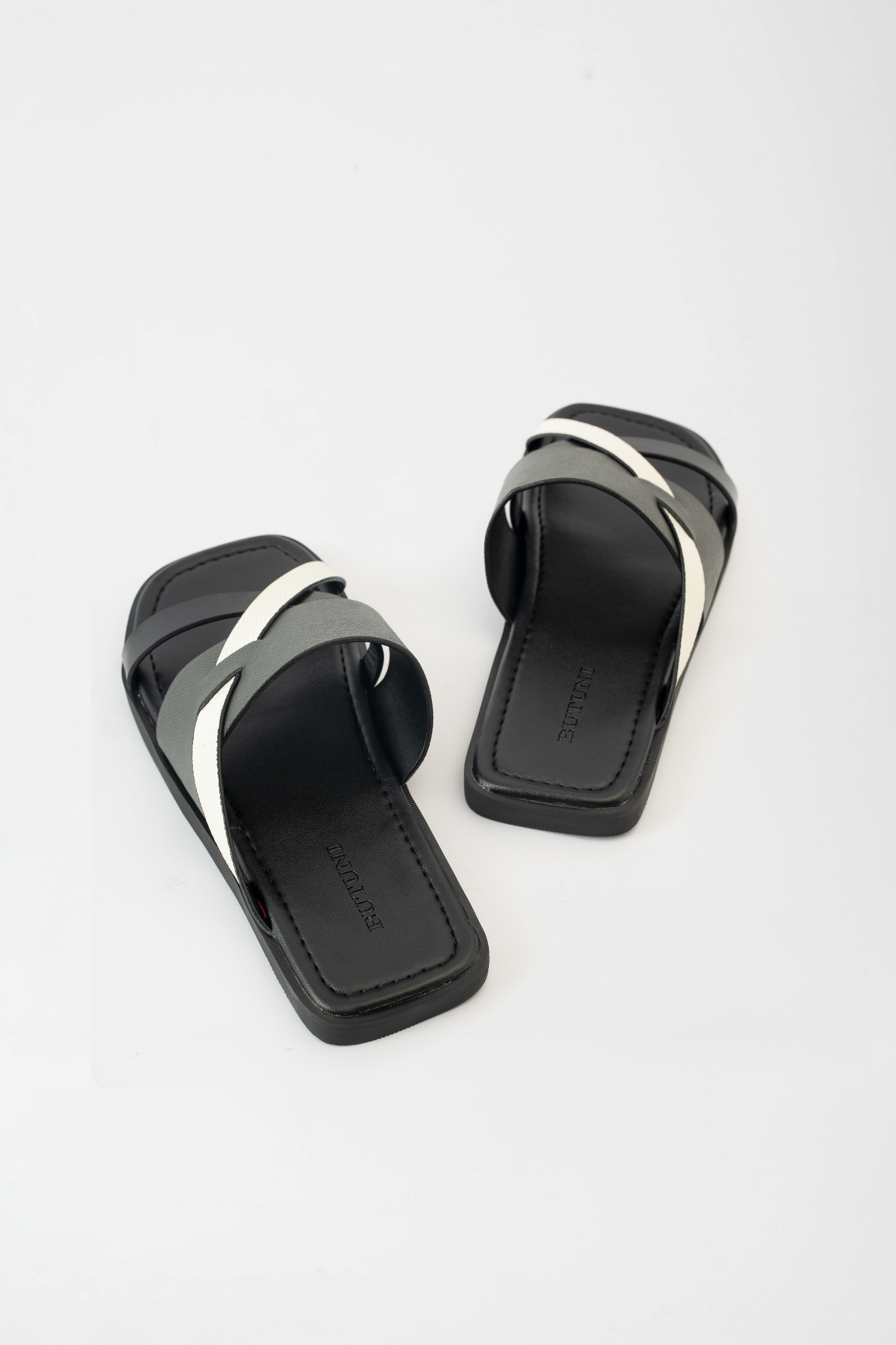Lyon S Interlocking Slippers - Grey