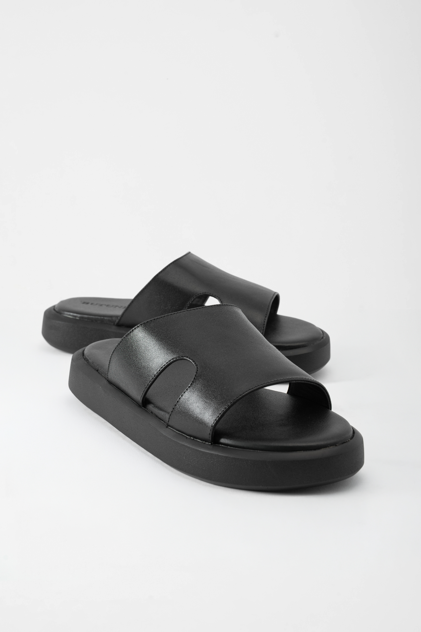 Nova S Cut-Out FeatherSlide - Black