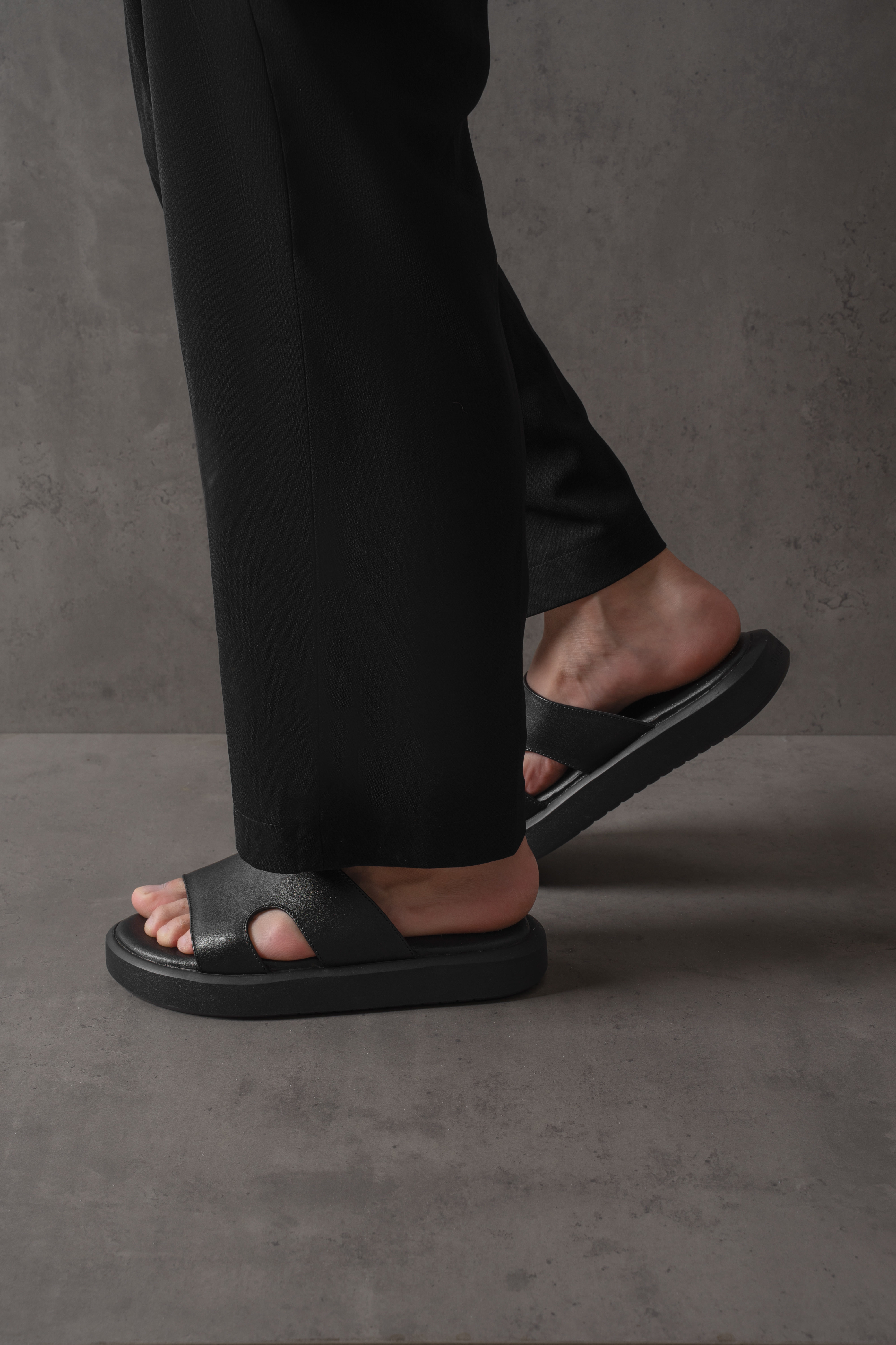 Nova S Cut-Out FeatherSlide - Black