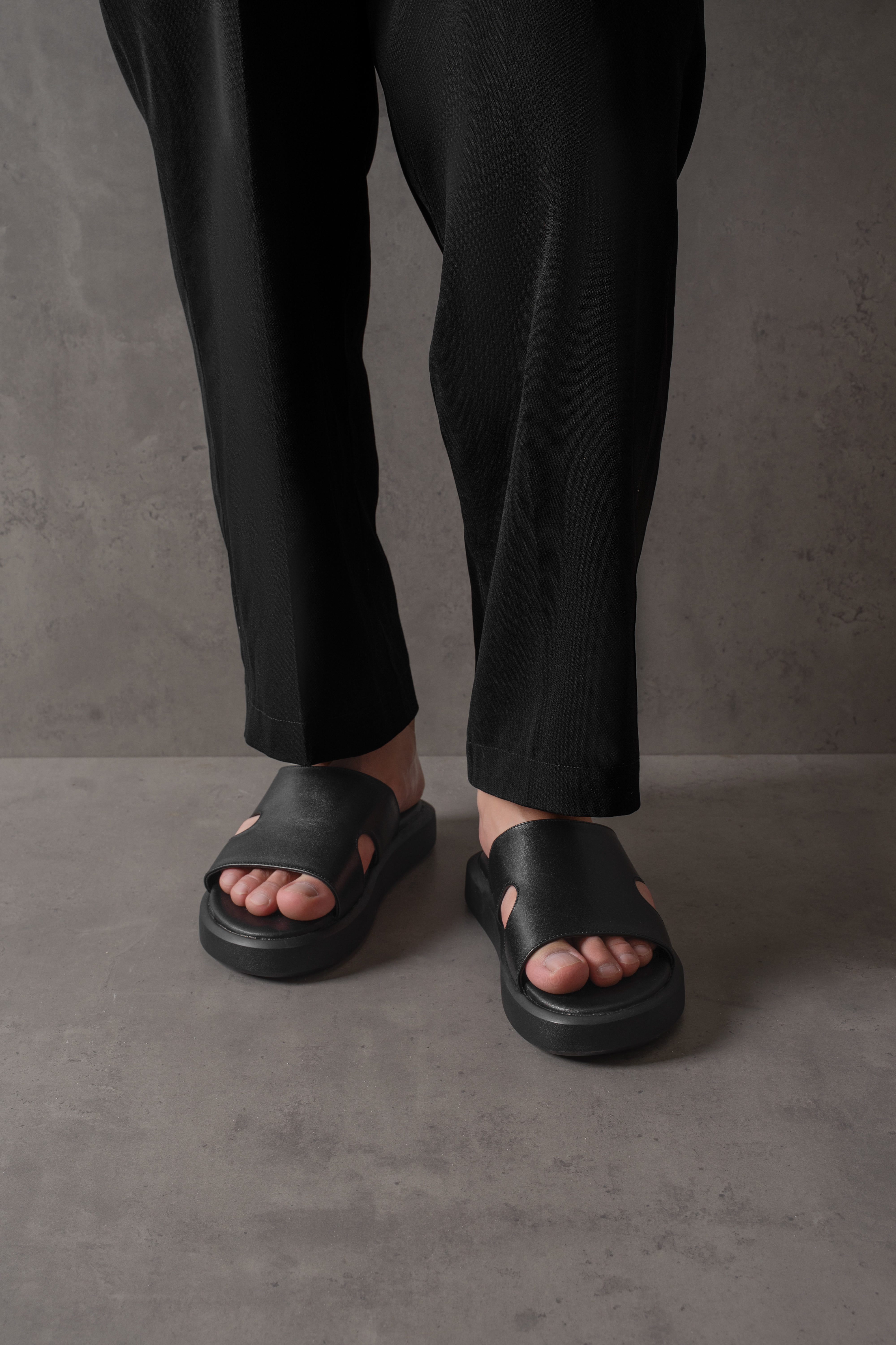 Nova S Cut-Out FeatherSlide - Black