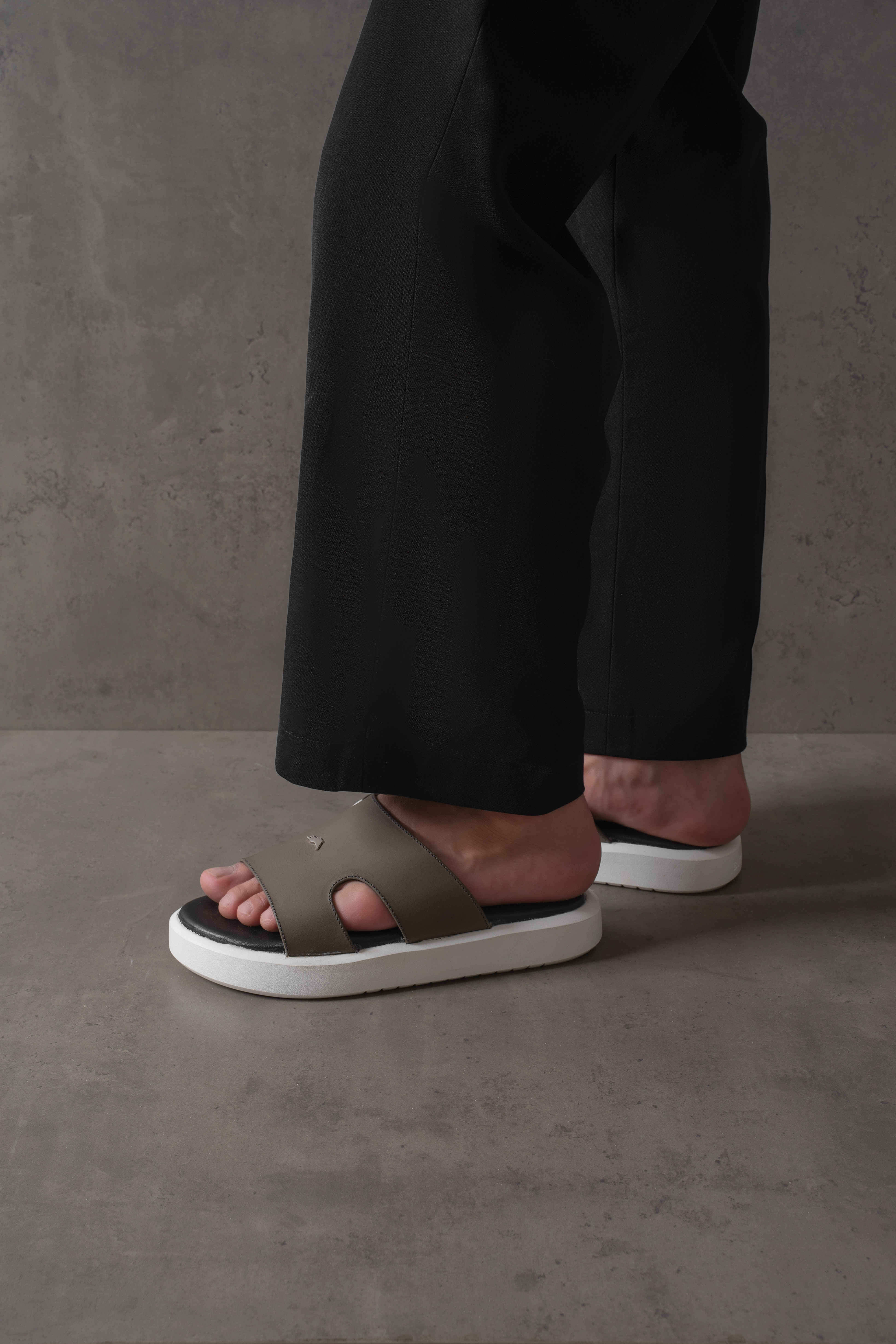 Nova S Cut-Out FeatherSlide - Waxed Grey