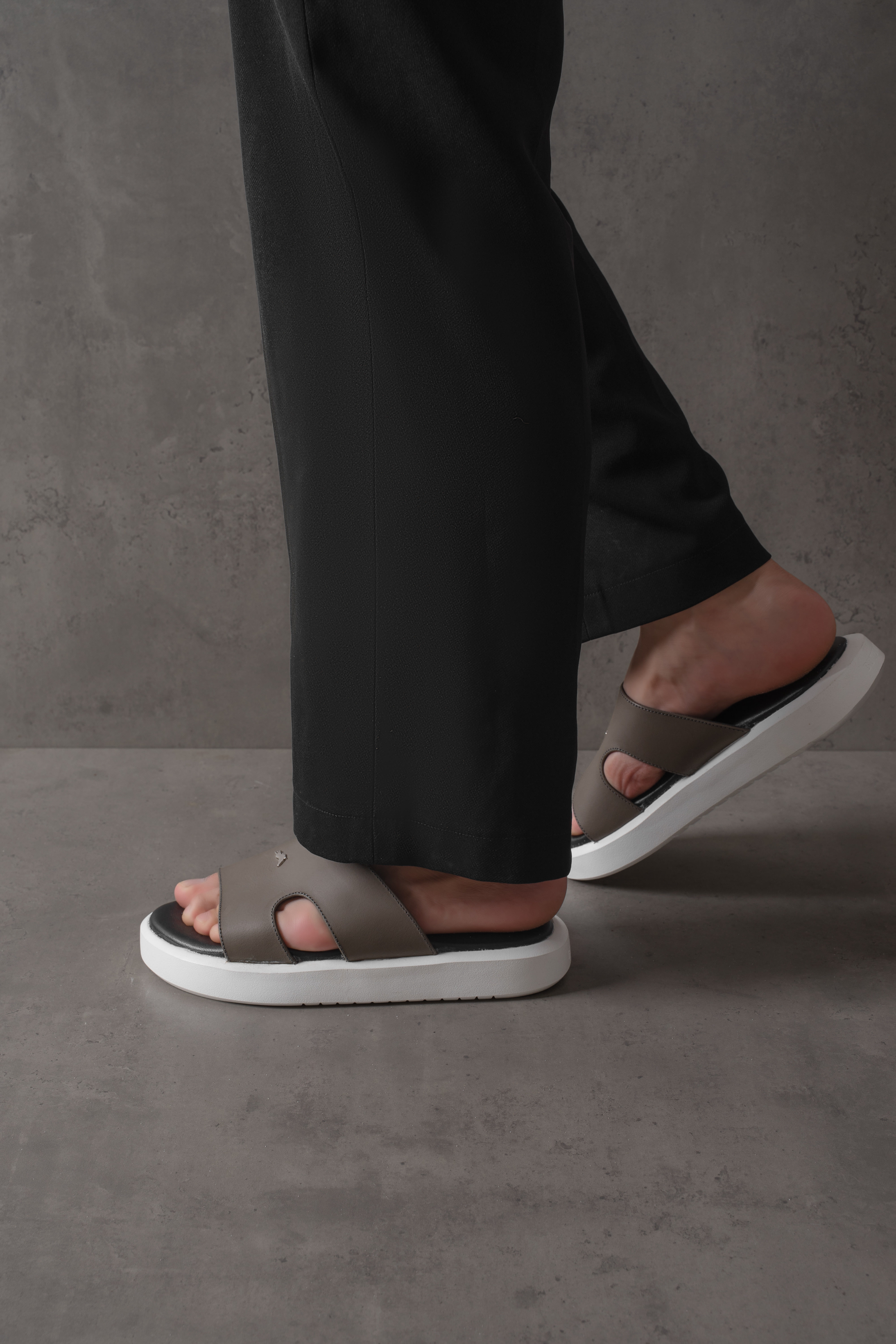 Nova S Cut-Out FeatherSlide - Waxed Grey
