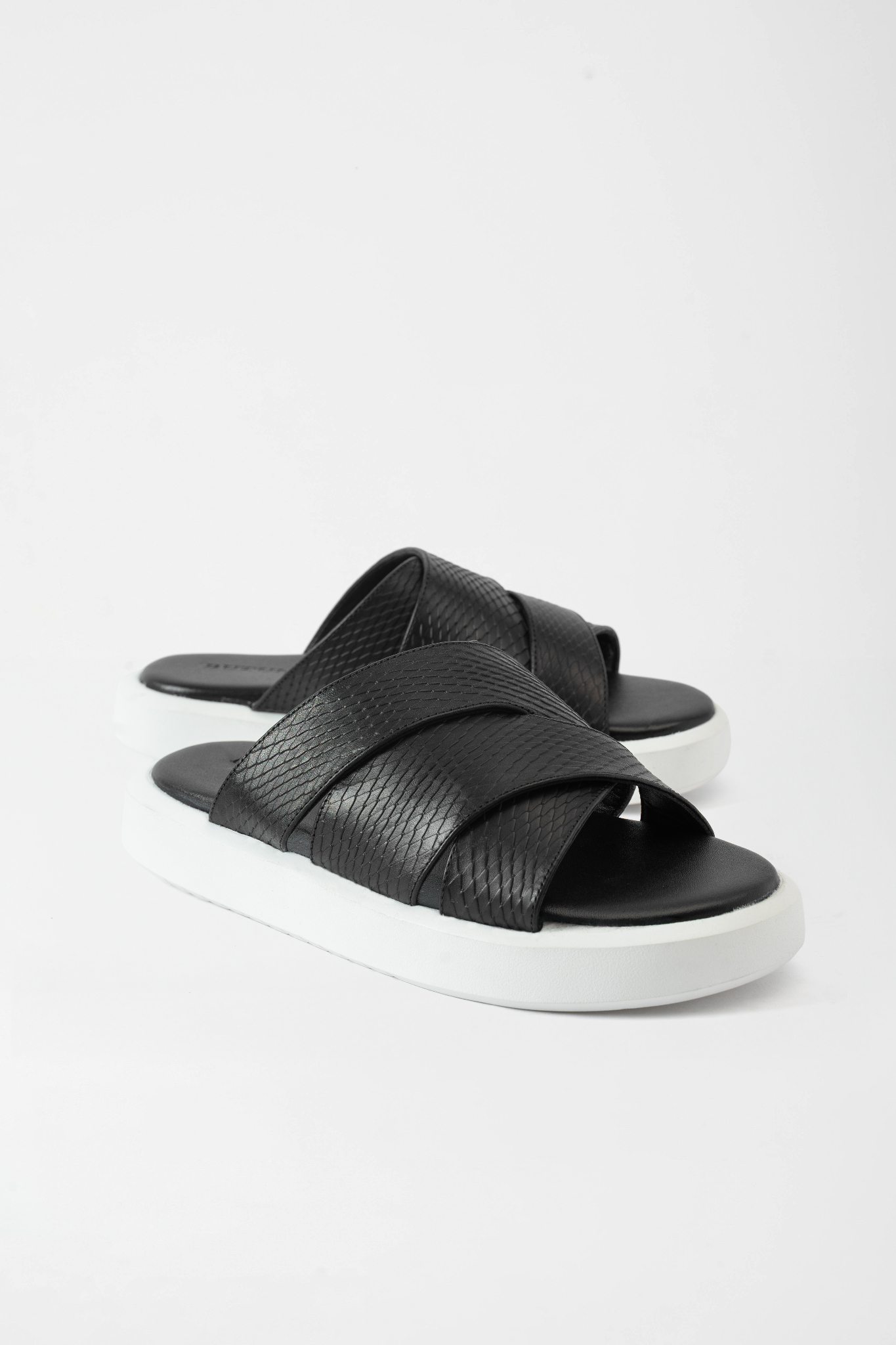 Nova S Weave FeatherSlide - Black