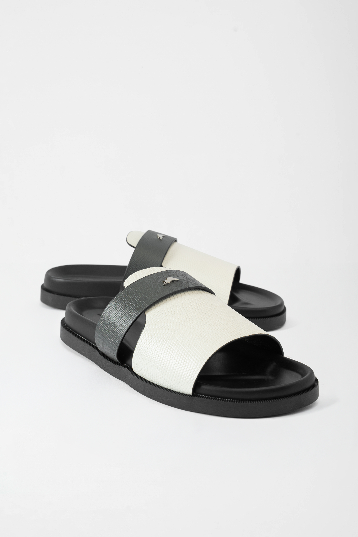 Tiber S Single Slippers - White