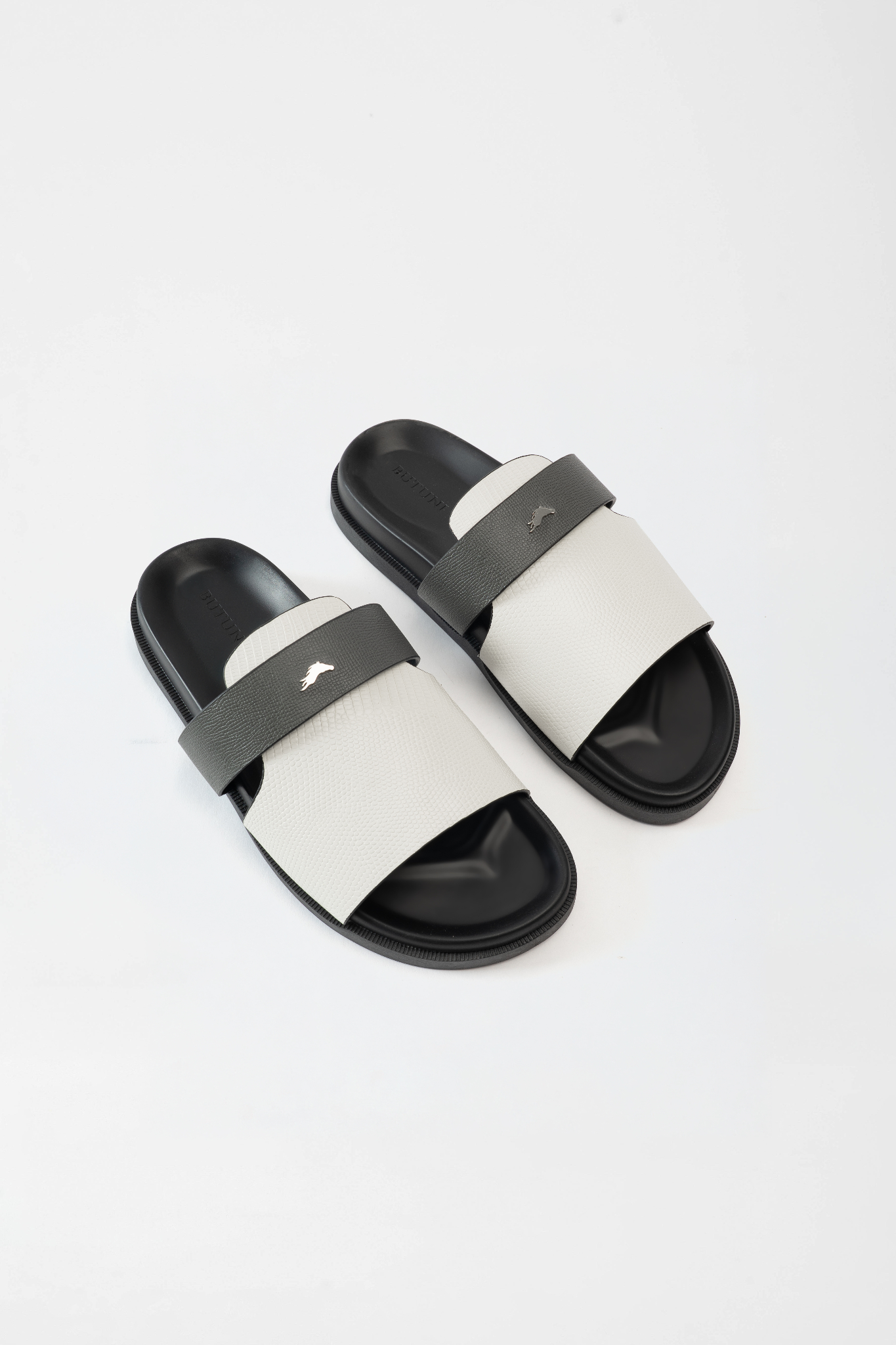 Tiber S Single Slippers - White