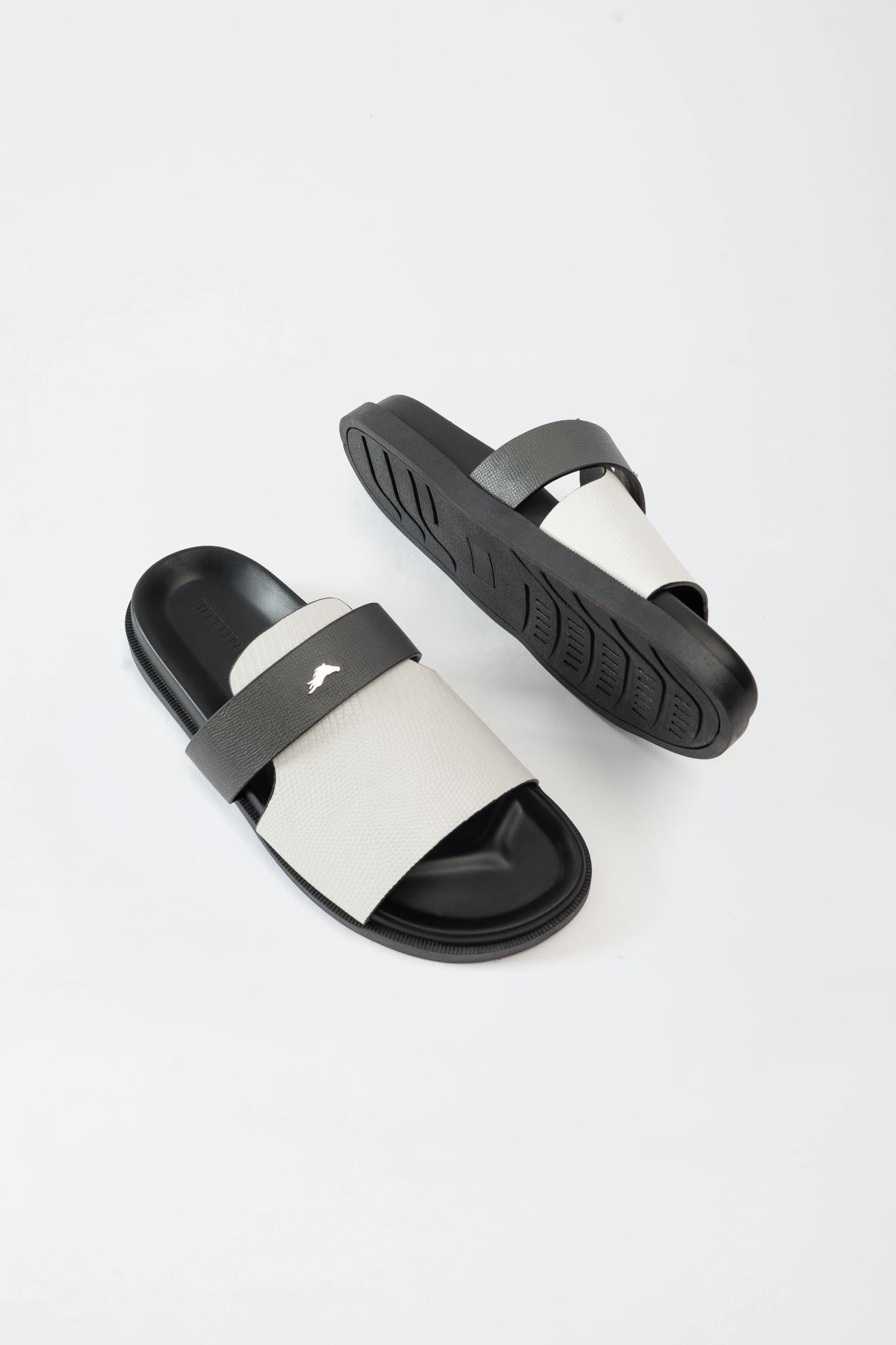 Tiber S Single Slippers - White