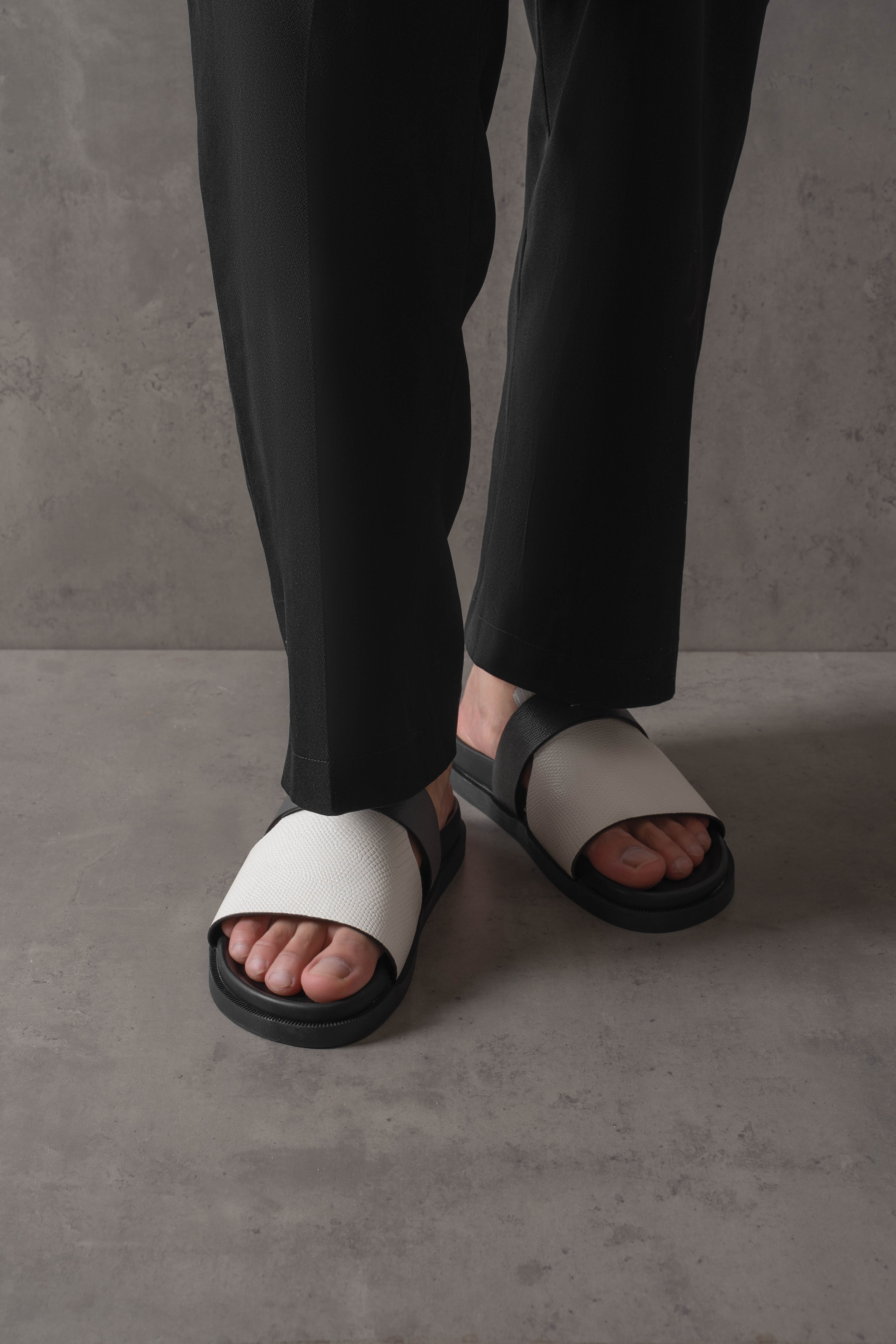 Tiber S Single Slippers - White
