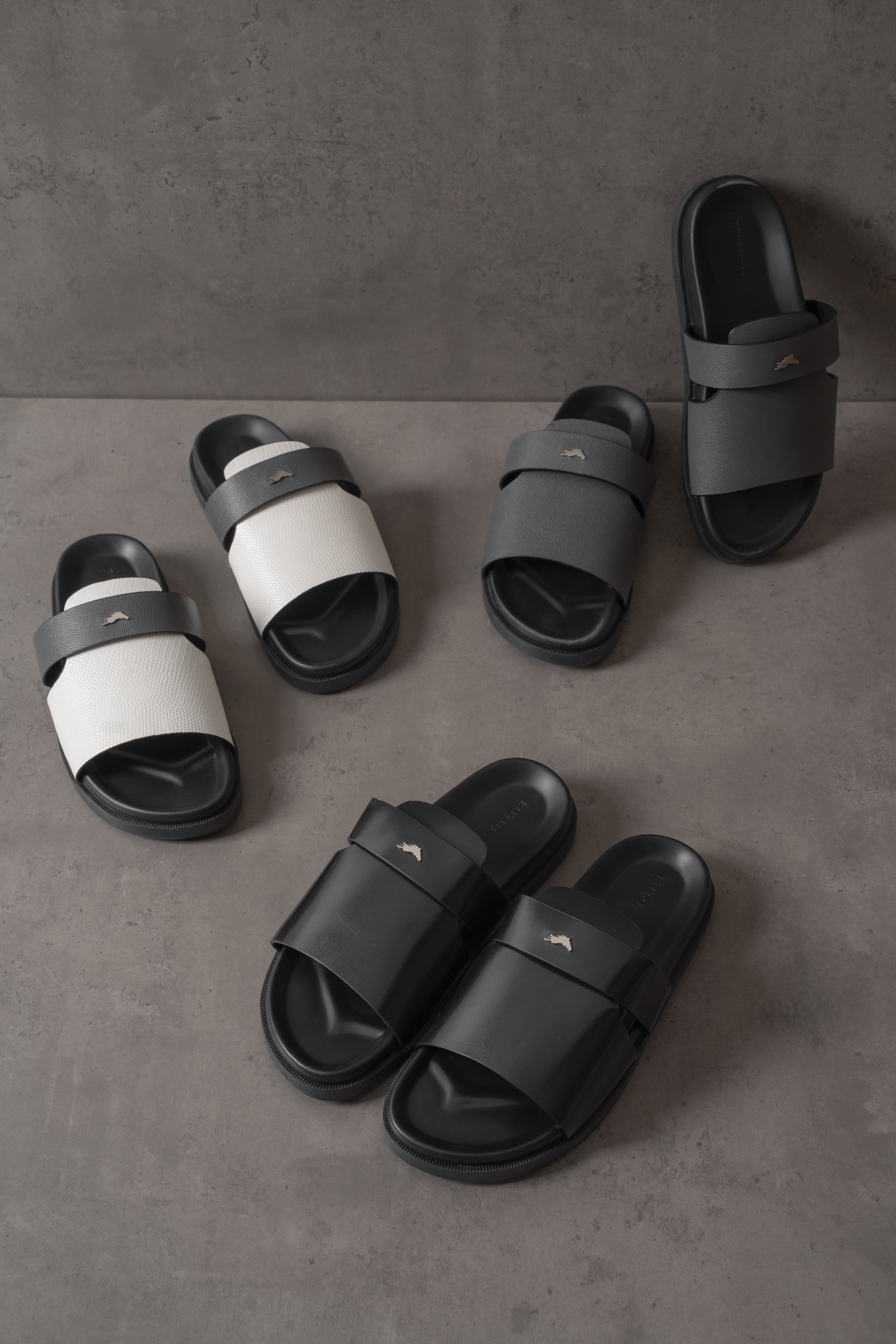 Tiber S Single Slippers - White