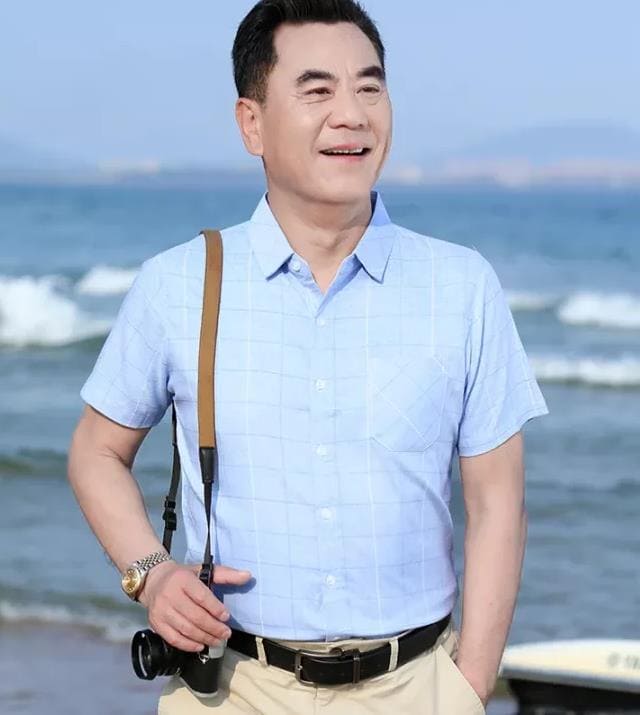 10-Mau-thoi-trang-nam-trung-nien-U60-Mac-phong-do-lich-lam-dung-tuoi-5.jpg