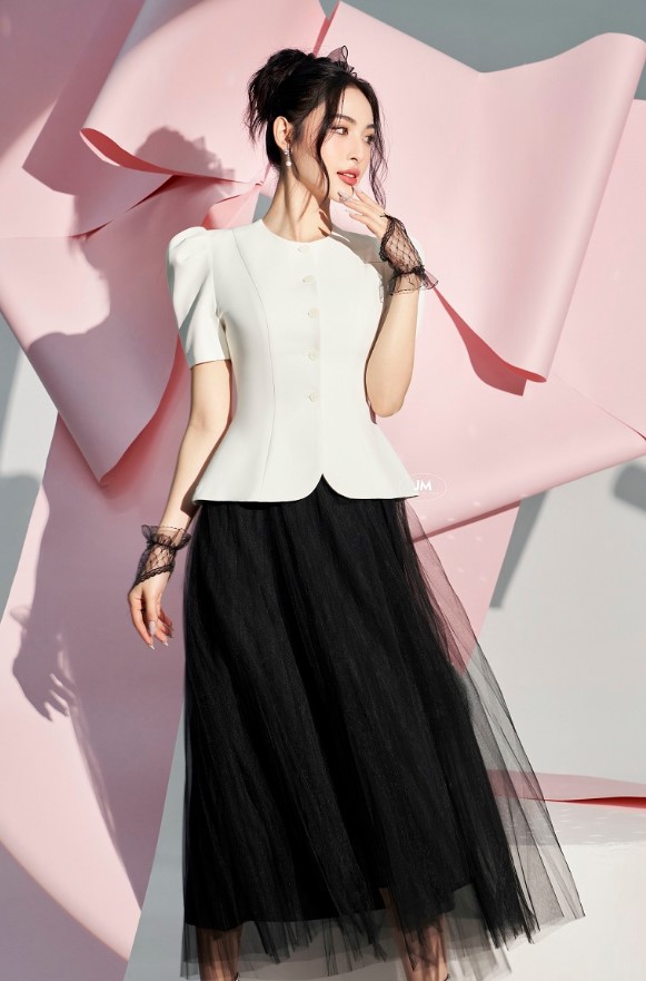 phối đồ với chân váy xòe dài