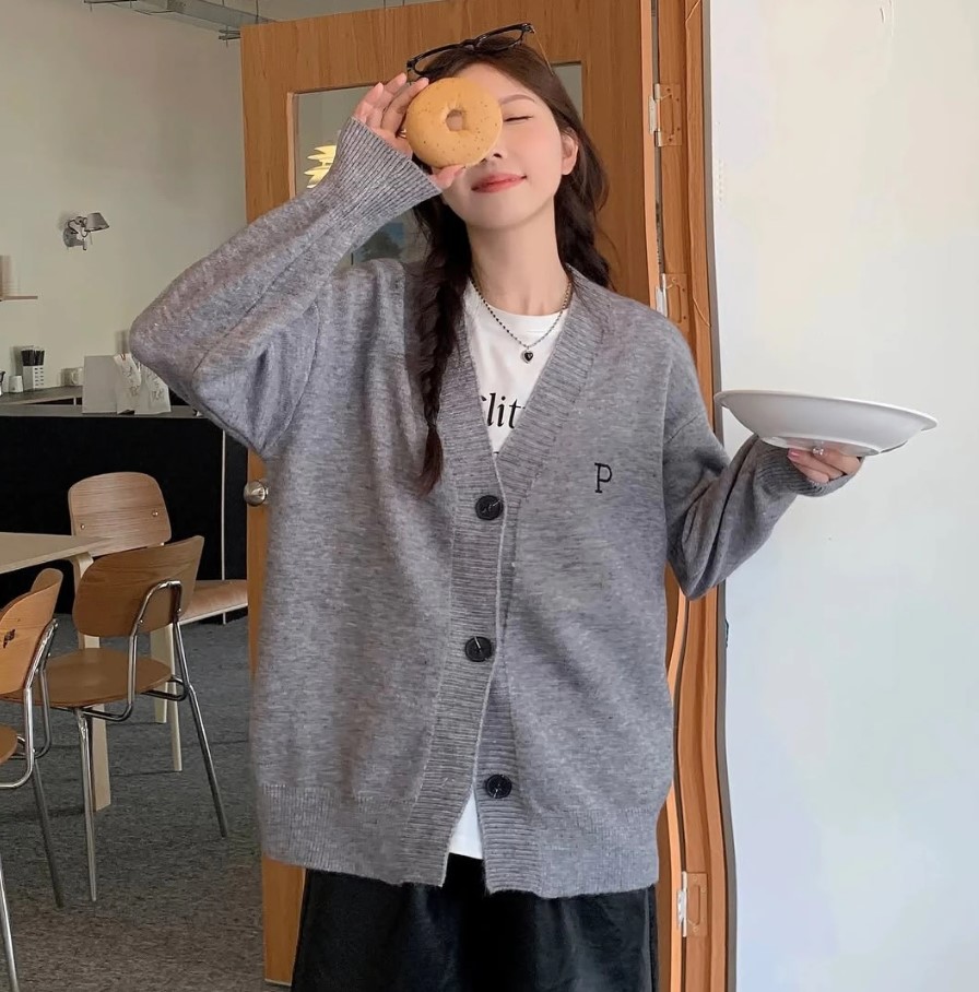 Ao-Cardigan-La-Gi-Kieu-Ao-Khoac-Mem-Mai-Da-Dung-Thoi-Thuong_ao-cardigan-la-gi-8.jpg