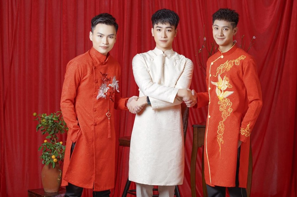 Ao-dai-nam-truyen-thong-Ve-dep-chuan-muc-va-khi-chat-Viet_ao-dai-nam-truyen-thong-7.jpg