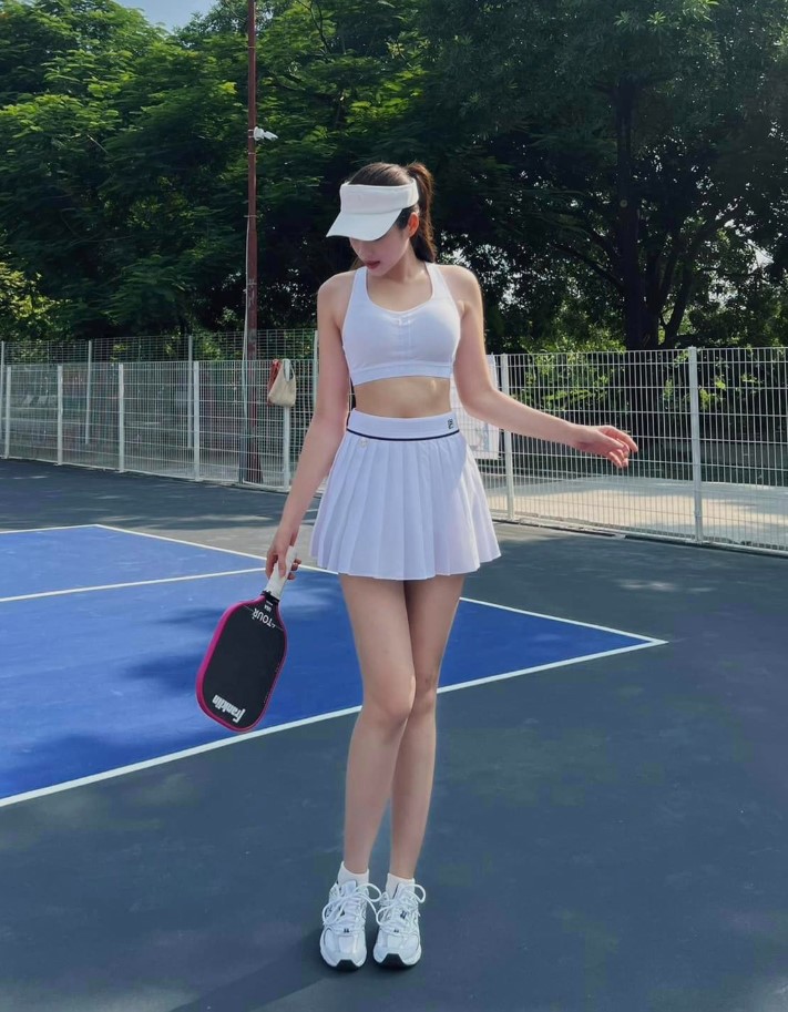 Choi-pickleball-mac-gi-Goi-y-20-mau-do-the-thao-dep-va-noi-bat_choi-pickleball-mac-gi-3.jpg
