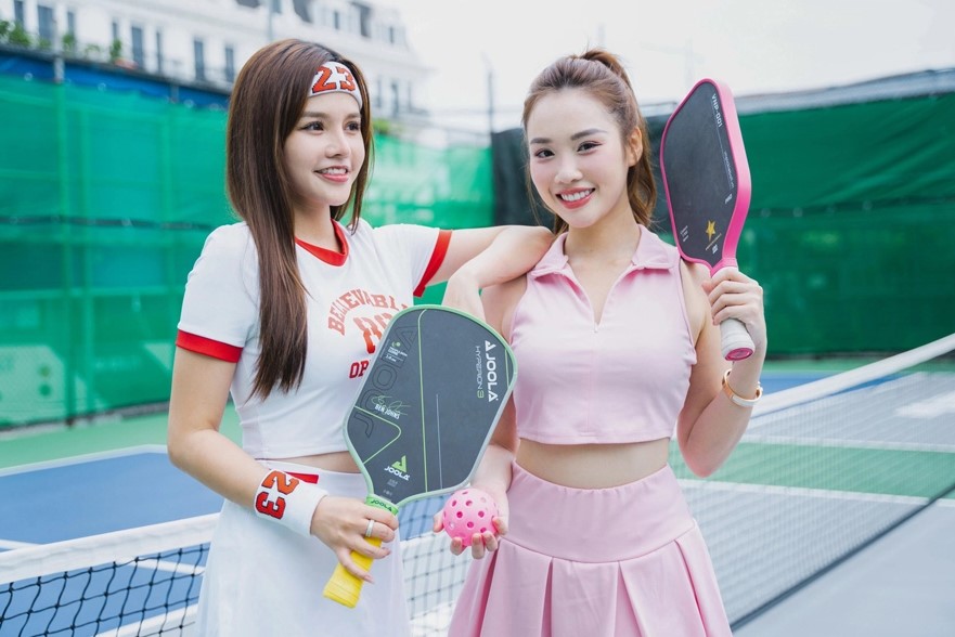 Choi-pickleball-mac-gi-Goi-y-20-mau-do-the-thao-dep-va-noi-bat_choi-pickleball-mac-gi-4.jpg