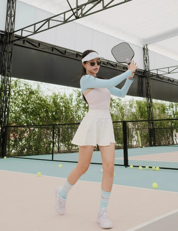 Choi-pickleball-mac-gi-Goi-y-20-mau-do-the-thao-dep-va-noi-bat_choi-pickleball-mac-gi-5.jpg