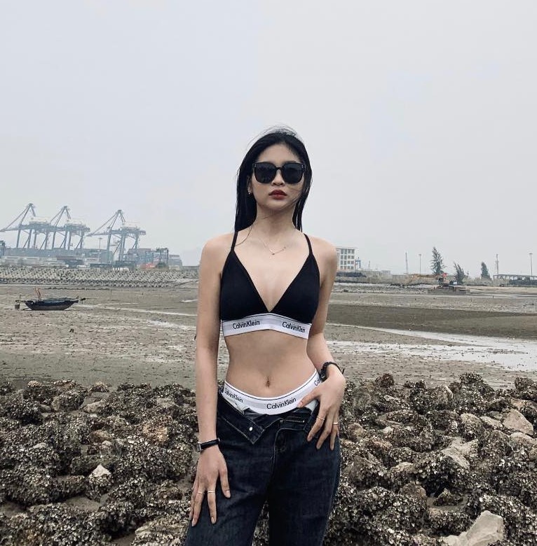 Di-bien-mac-gi-de-dep-va-thoai-mai-Goi-y-30-mau-thoi-trang-bien_di-bien-mac-gi-8.jpg