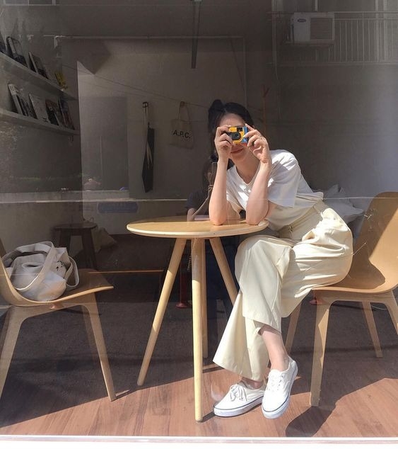 Di-cafe-mac-gi-Goi-y-25-mau-trang-phuc-chuan-gu-phong-cach_di-cafe-mac-gi-6.jpg