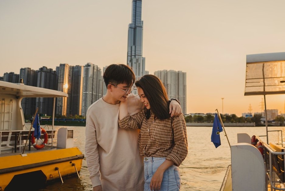 Đi waterbus mặc gì? Gợi ý 20+ kiểu trang phục phù hợp, dễ phối