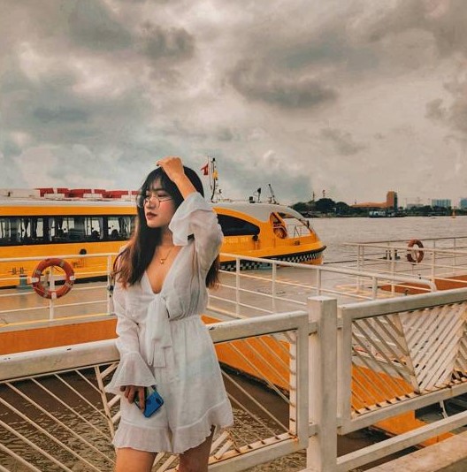 Di-waterbus-mac-gi-Goi-y-20-kieu-trang-phuc-phu-hop-de-phoi_di-waterbus-mac-gi-7.jpg