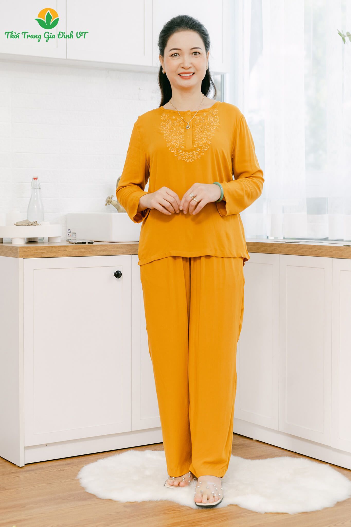 b30-2101-do-bo-quan-dai-ao-dai-tay-trung-nien-viet-thang-chat-lieu-lanh-bo-khuy-nguc-hinh-theu-canh-nep-khuy