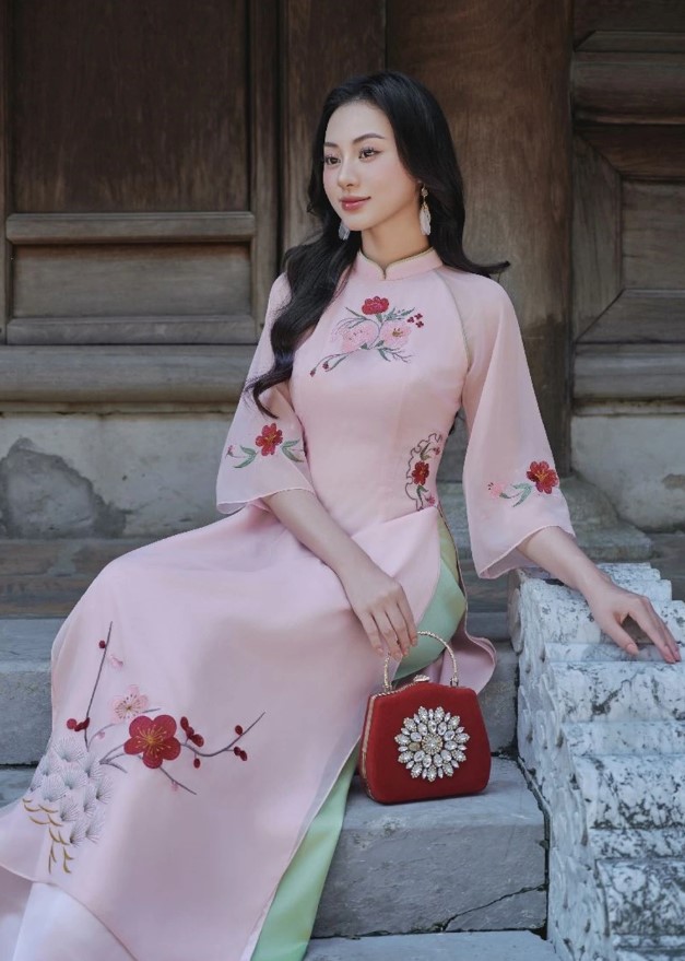 Ao-dai-truyen-thong-nguon-goc-chat-lieu-va-cac-mau-dep-nhat-4.jpg
