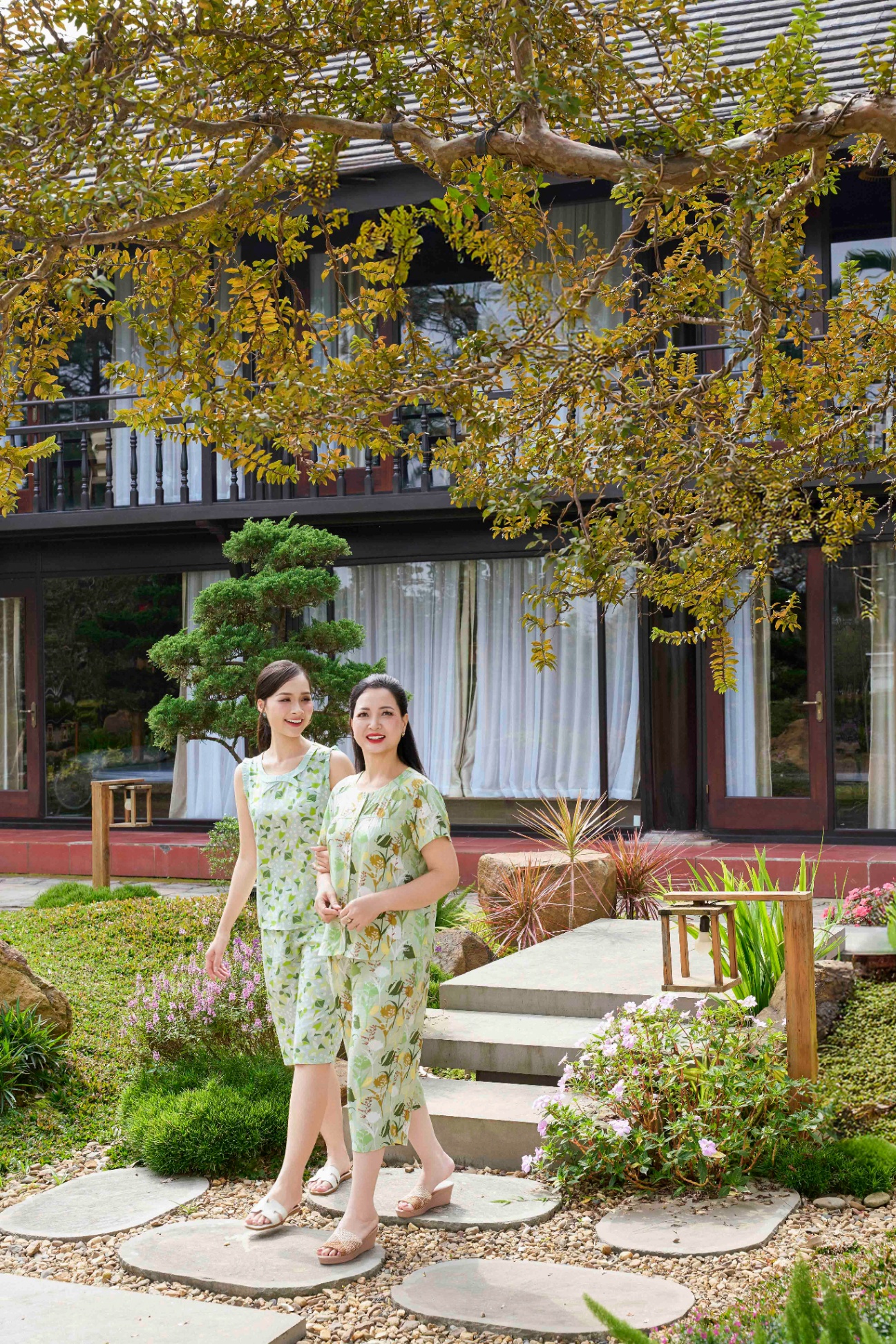 BO-SUU-TAP-MOI-CHAM-XUAN-NOI-YEU-THUONG-BANG-SU-CHAM-SOC-13.jpg