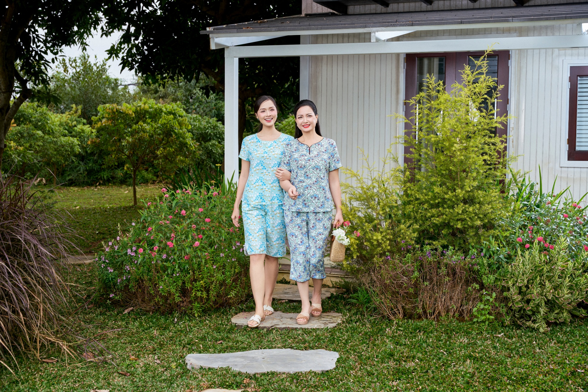 BO-SUU-TAP-MOI-CHAM-XUAN-NOI-YEU-THUONG-BANG-SU-CHAM-SOC-4.jpg