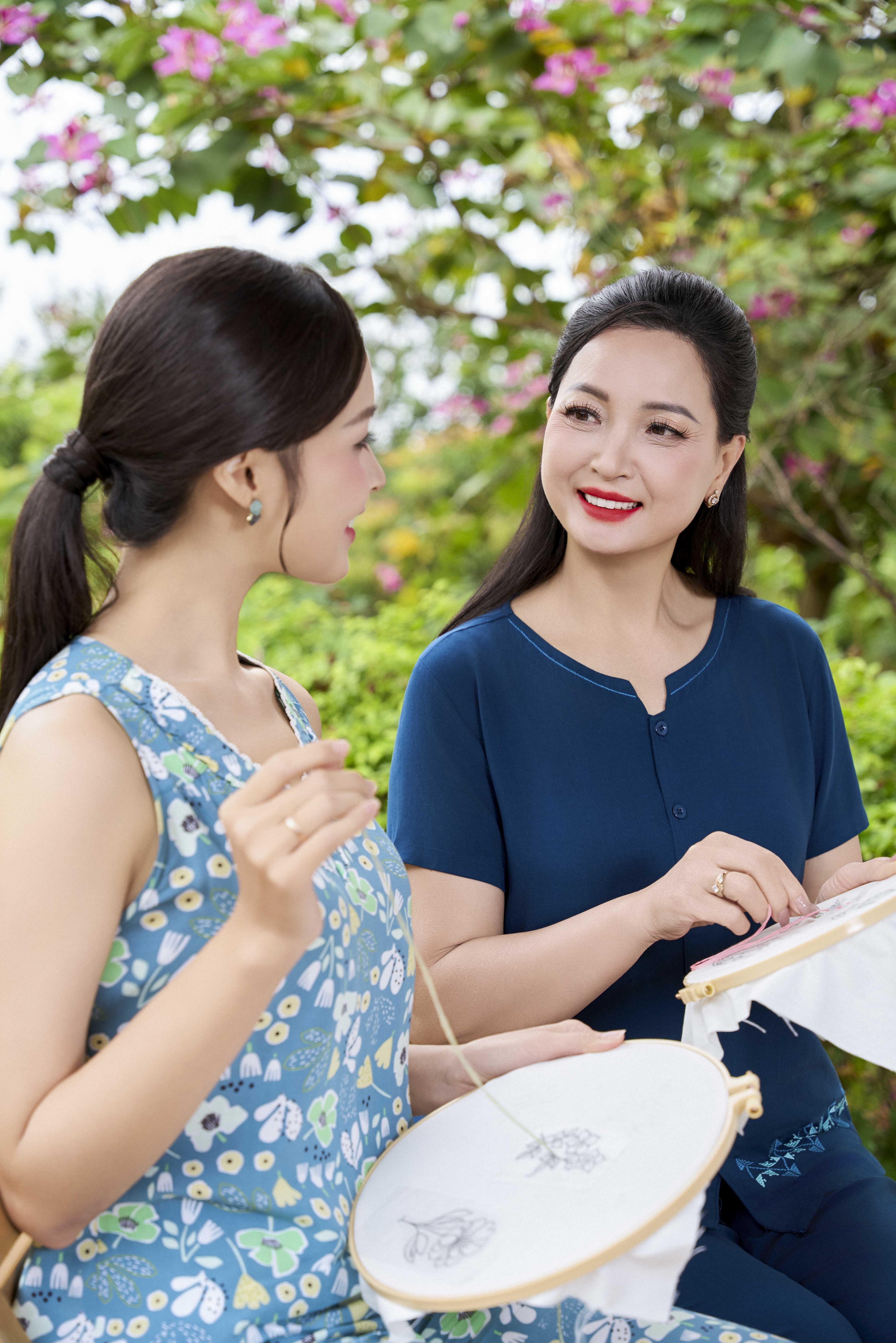 BO-SUU-TAP-MOI-CHAM-XUAN-NOI-YEU-THUONG-BANG-SU-CHAM-SOC-8.jpg