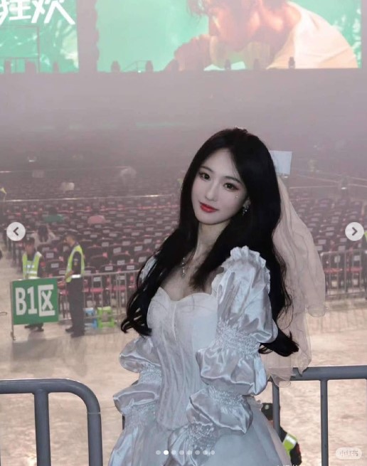 Di-concert-mac-gi-20-cach-phoi-do-cuc-chat-va-noi-bat-2.jpg