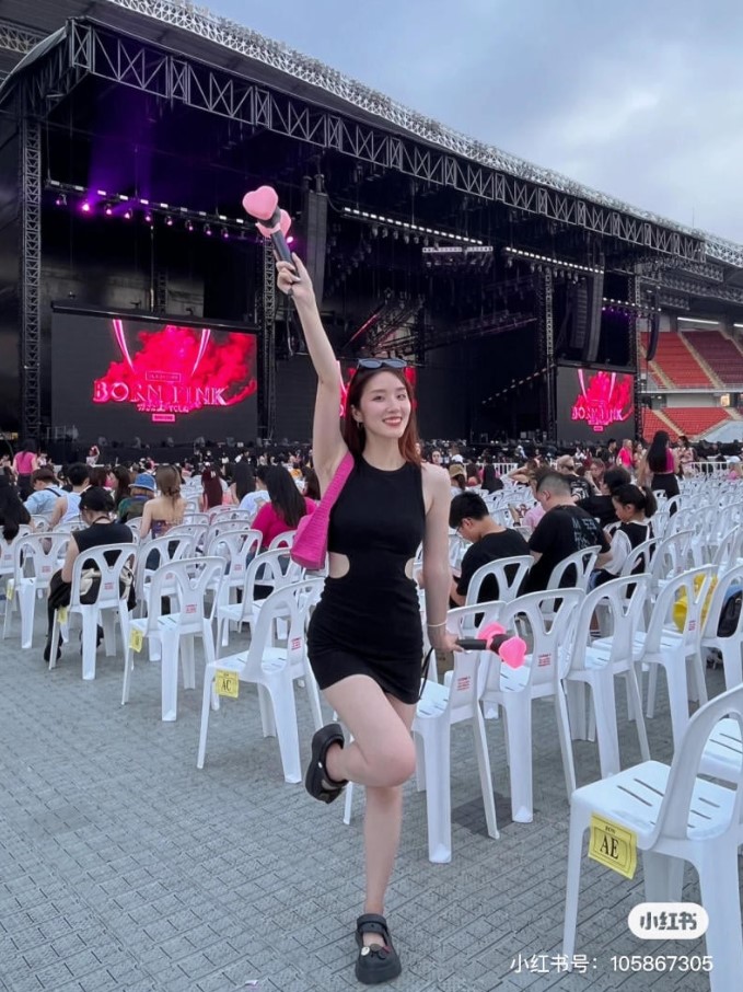 Di-concert-mac-gi-20-cach-phoi-do-cuc-chat-va-noi-bat-8.jpg