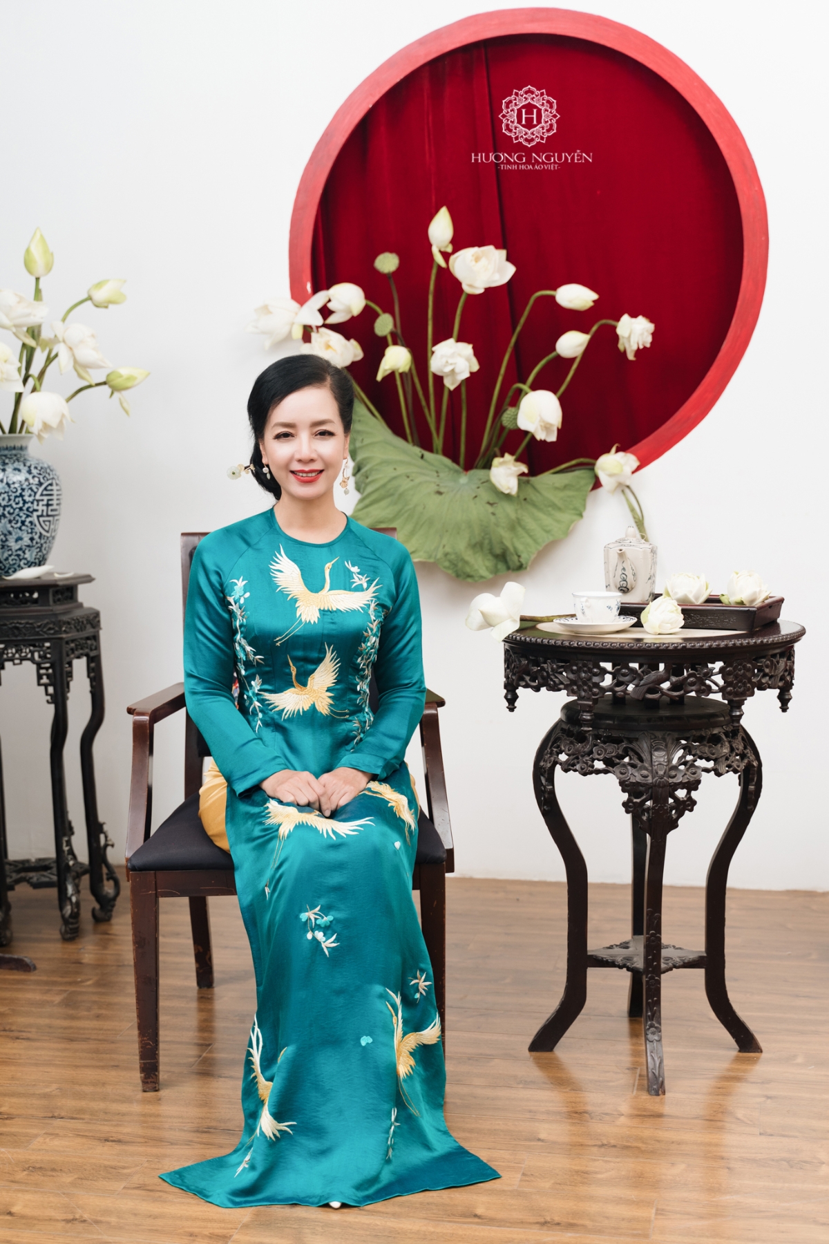 Top-99-Mau-Ao-Dai-Trung-Nien-Sang-Trong-Ton-Dang-Quy-Phai-9.jpg