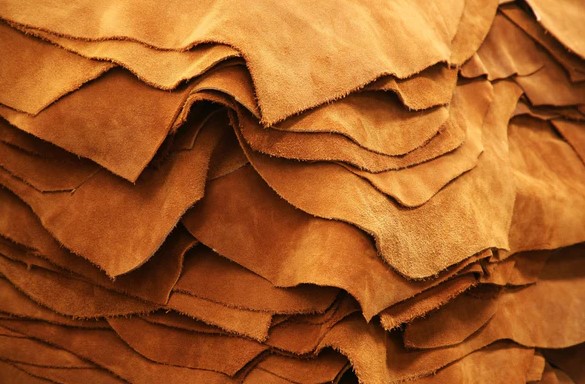 Vai-suede-la-gi-Uu-nhuoc-diem-va-cach-su-dung-ben-dep-3.jpg