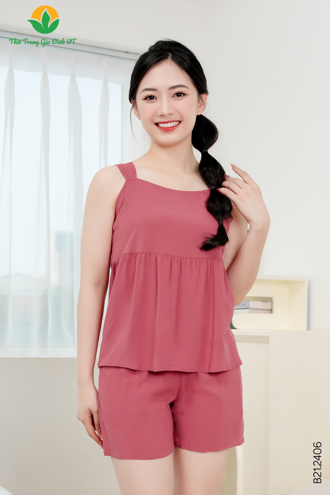 B21.2406. Bộ lanh nữ quần đùi áo 2 dây nhún eo