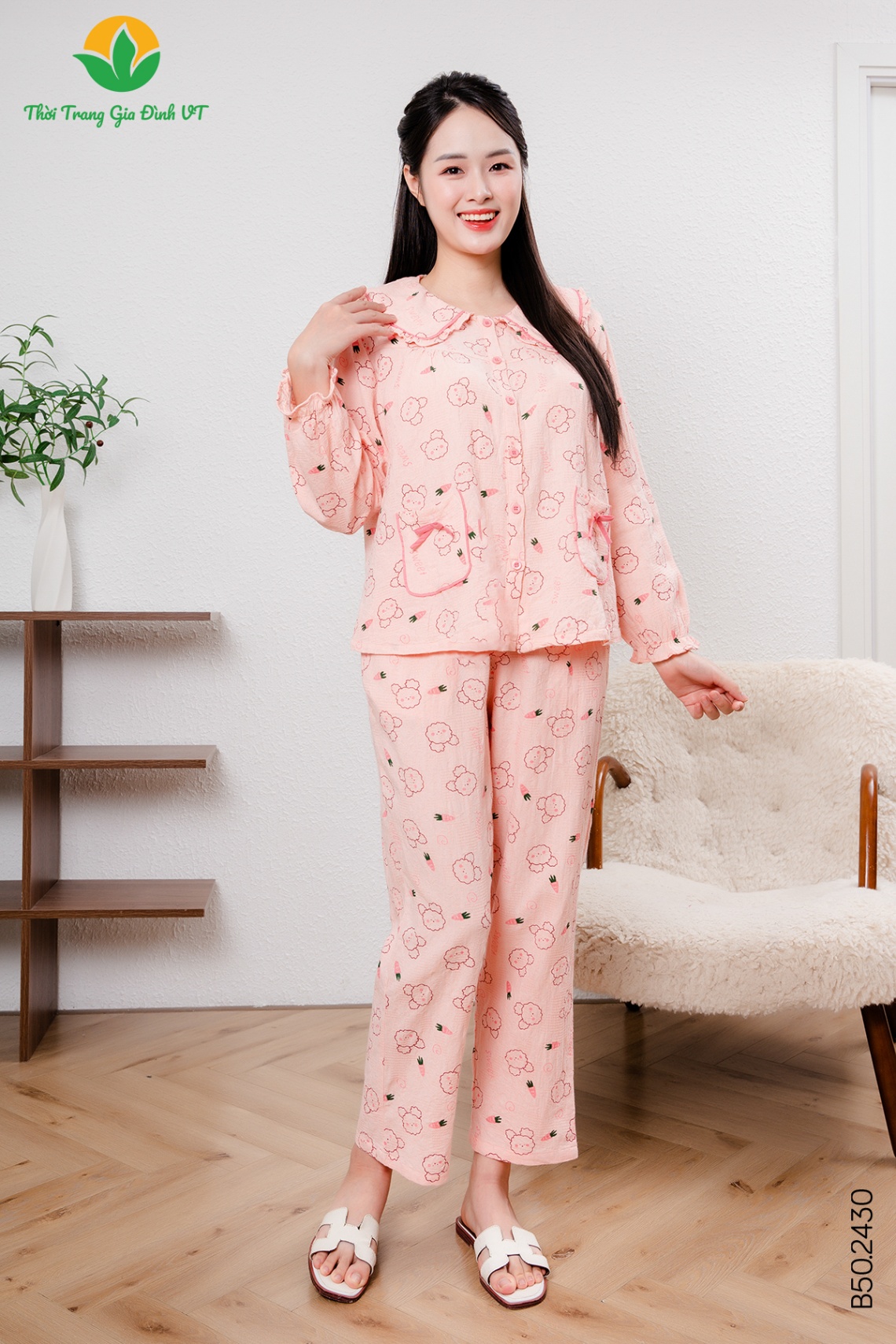 B50.2430. Bộ cotton nữ quần dài áo dài tay cổ sen bèo