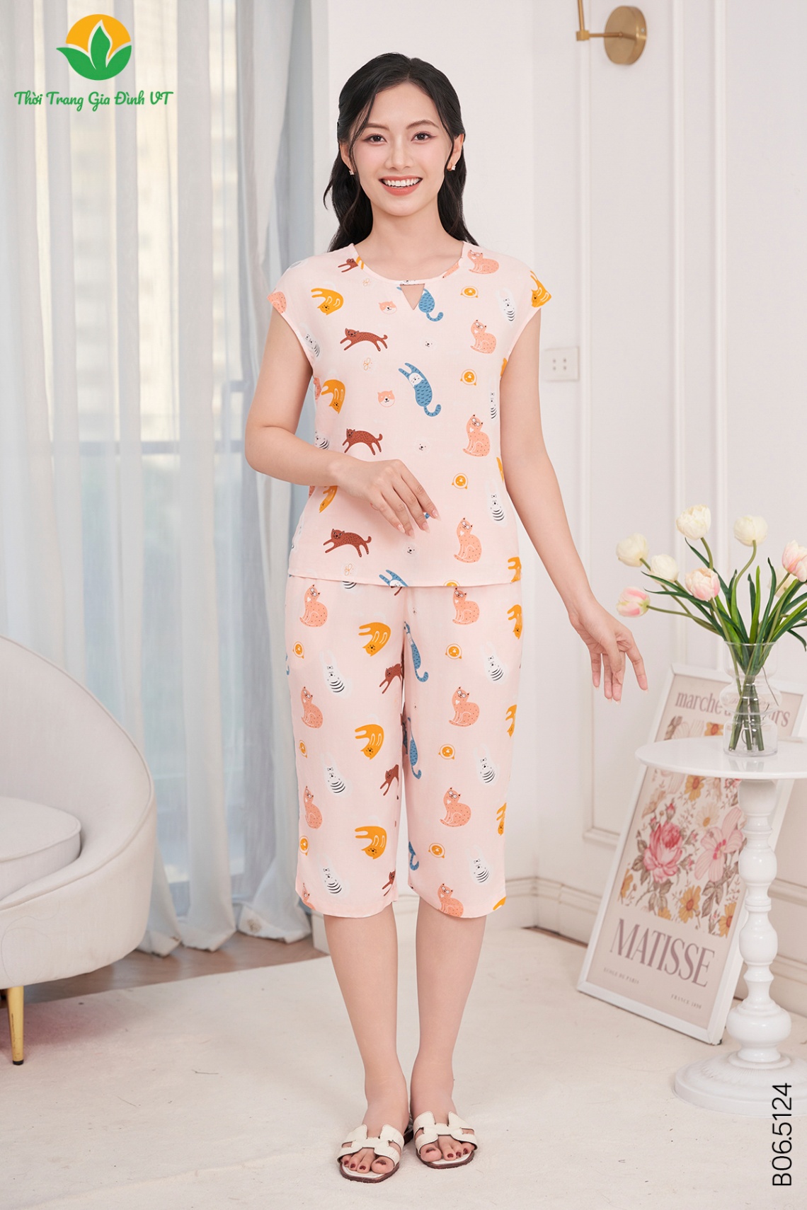 B06.5124. Bộ lanh nữ quần lửng áo cộc tay cổ xẻ V