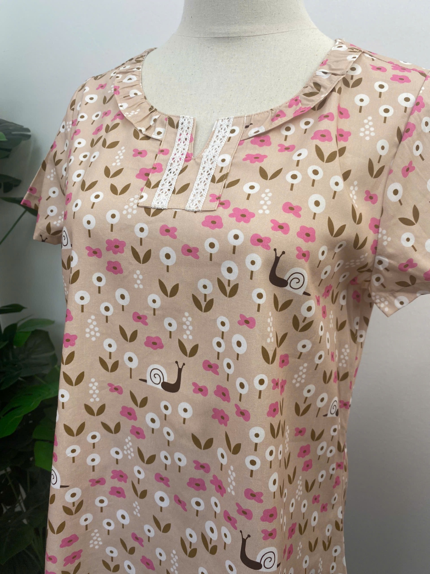 B46.5094.Bộ W QLACT CR hoa cổ bèo xẻ V - M - Nude