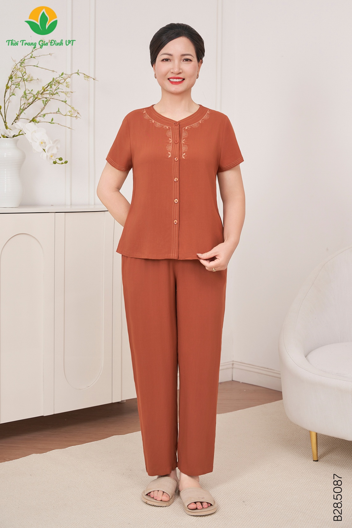 B28.5087. Bộ lanh trung niên quần dài áo cộc tay nẹp chần chỉ