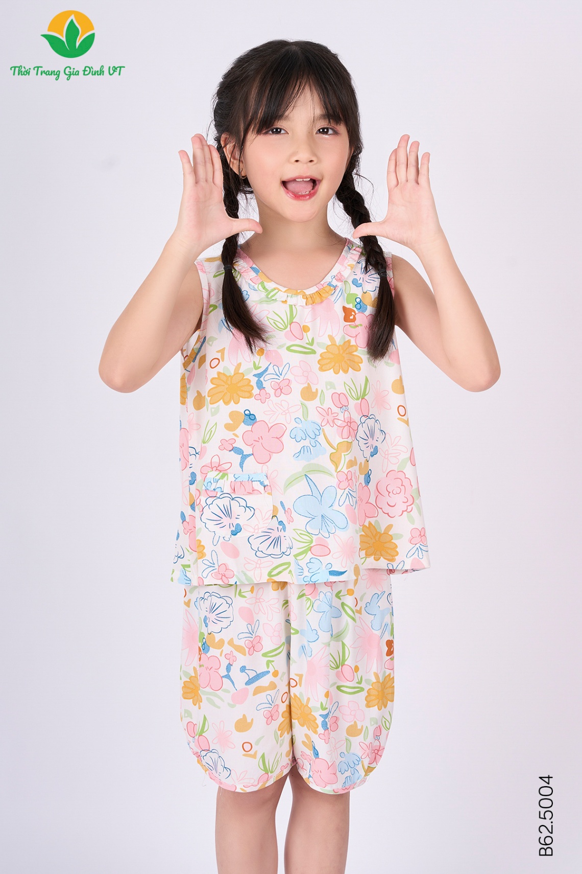 B62.5004. Bộ lanh bé gái quần đùi áo sát nách èo cổ
