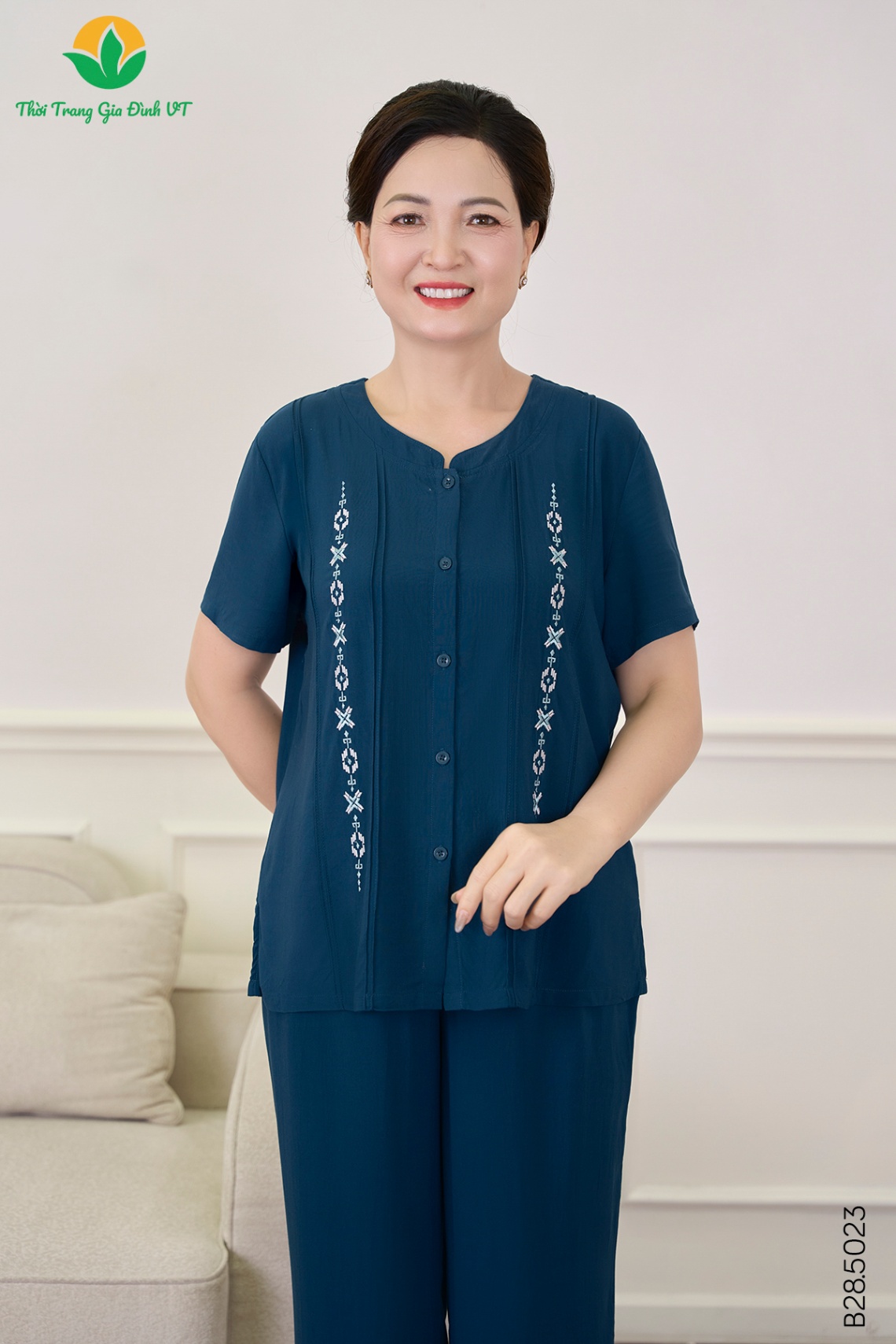 B28.5023. Bộ lanh màu trung niên quần dài áo cộc tay