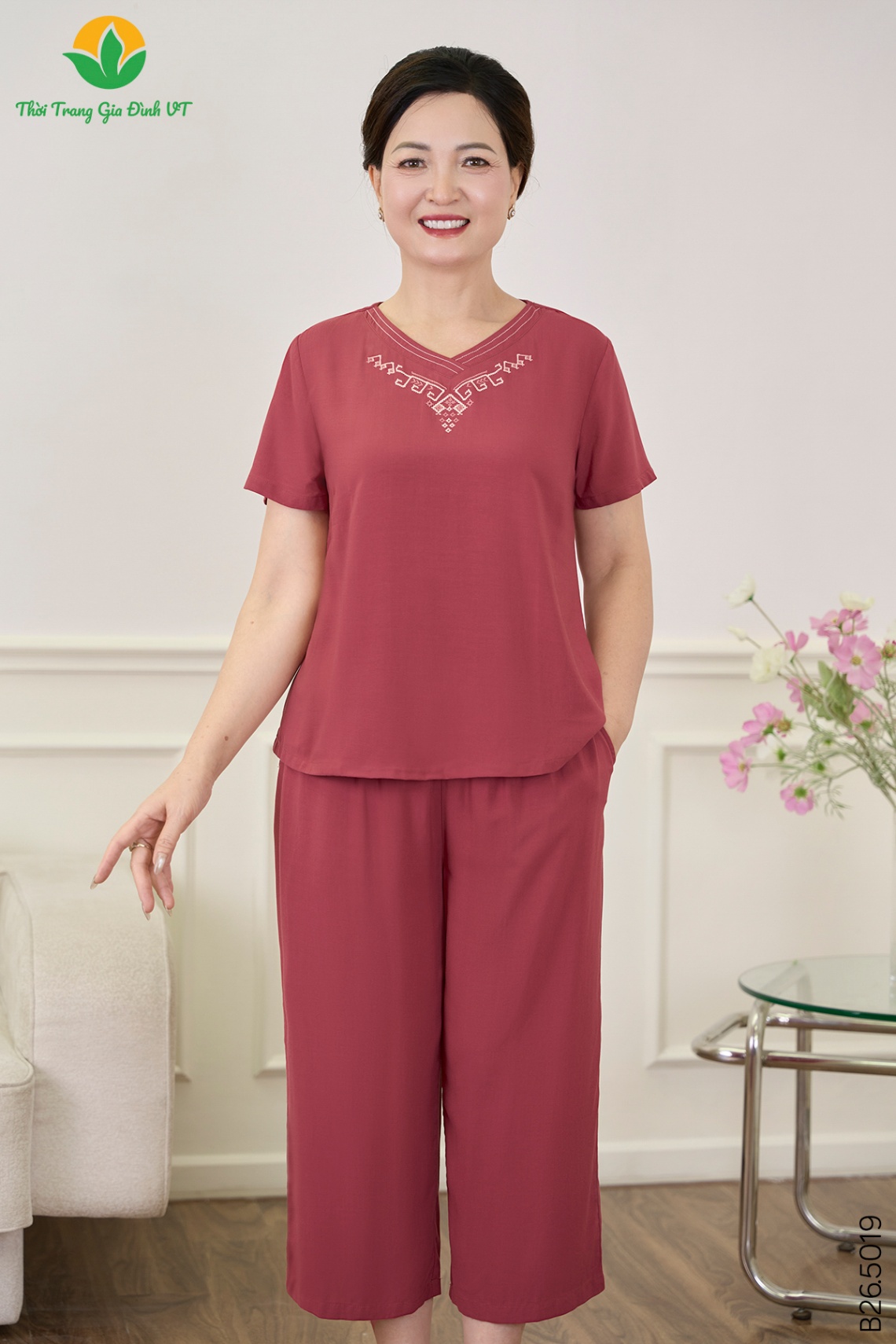 B26.5019. Bộ lanh trung niên quần lửng áo cộc tay