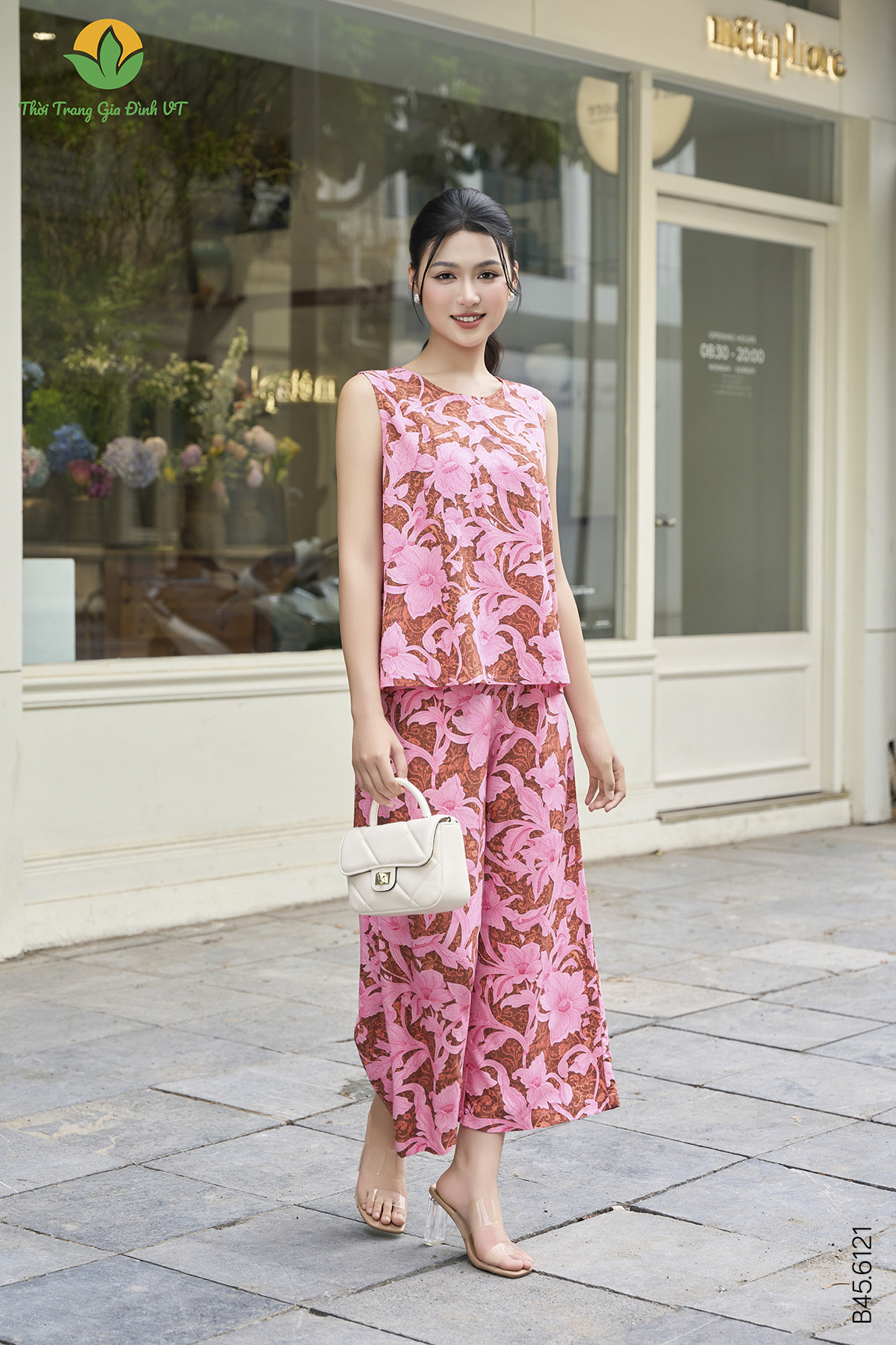 B45.6121. Bộ cotton rayon nữ quần lửng áo sát nách