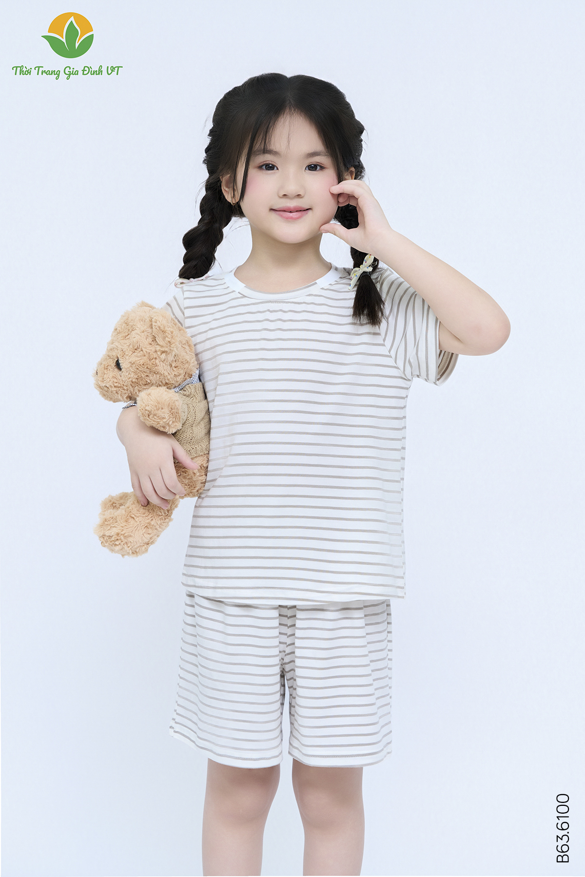 B63.6100TE. Bộ dệt kim bé gái quần đùi áo cộc tay
