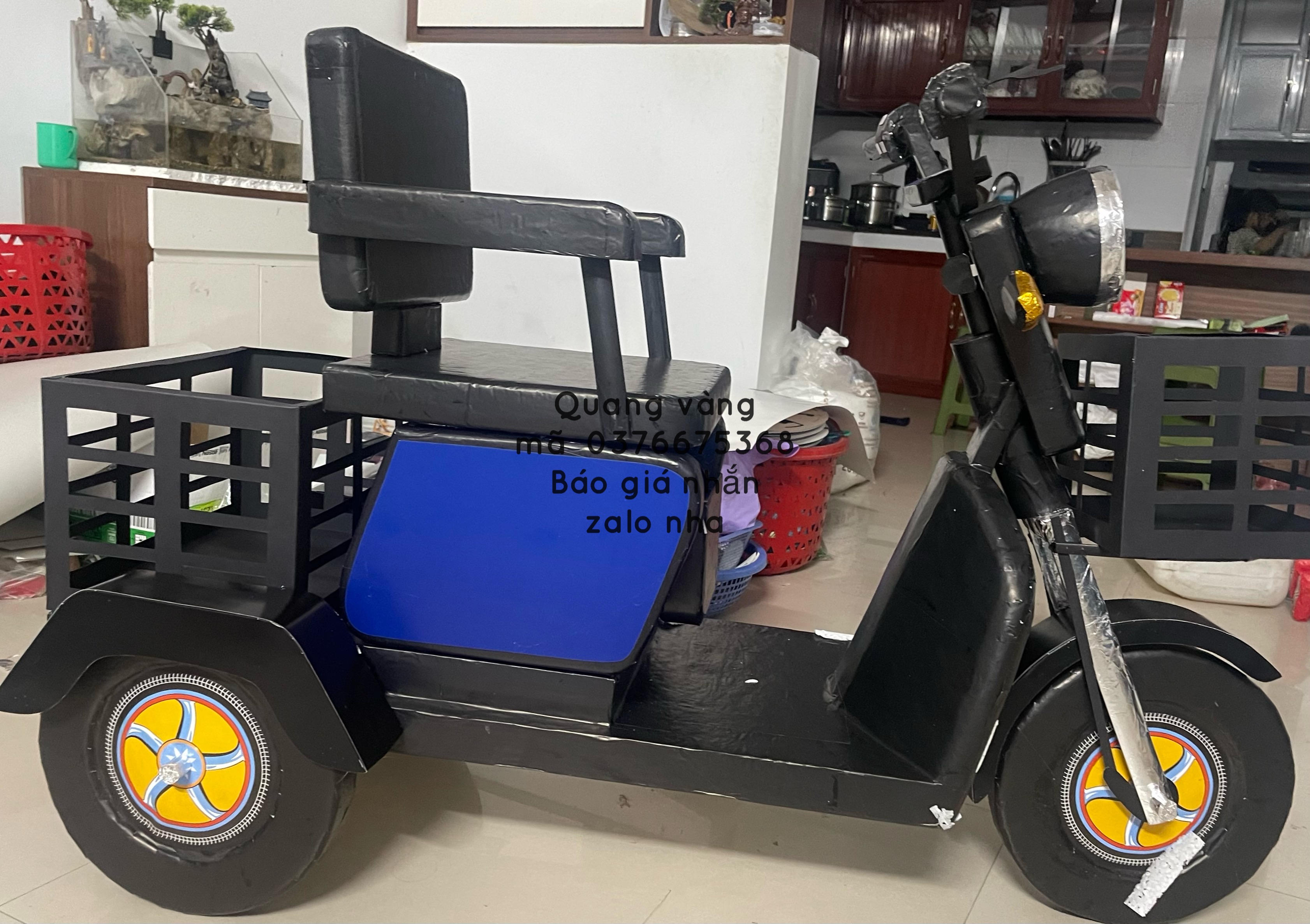 Xe ba bánh điện màu đen xanh