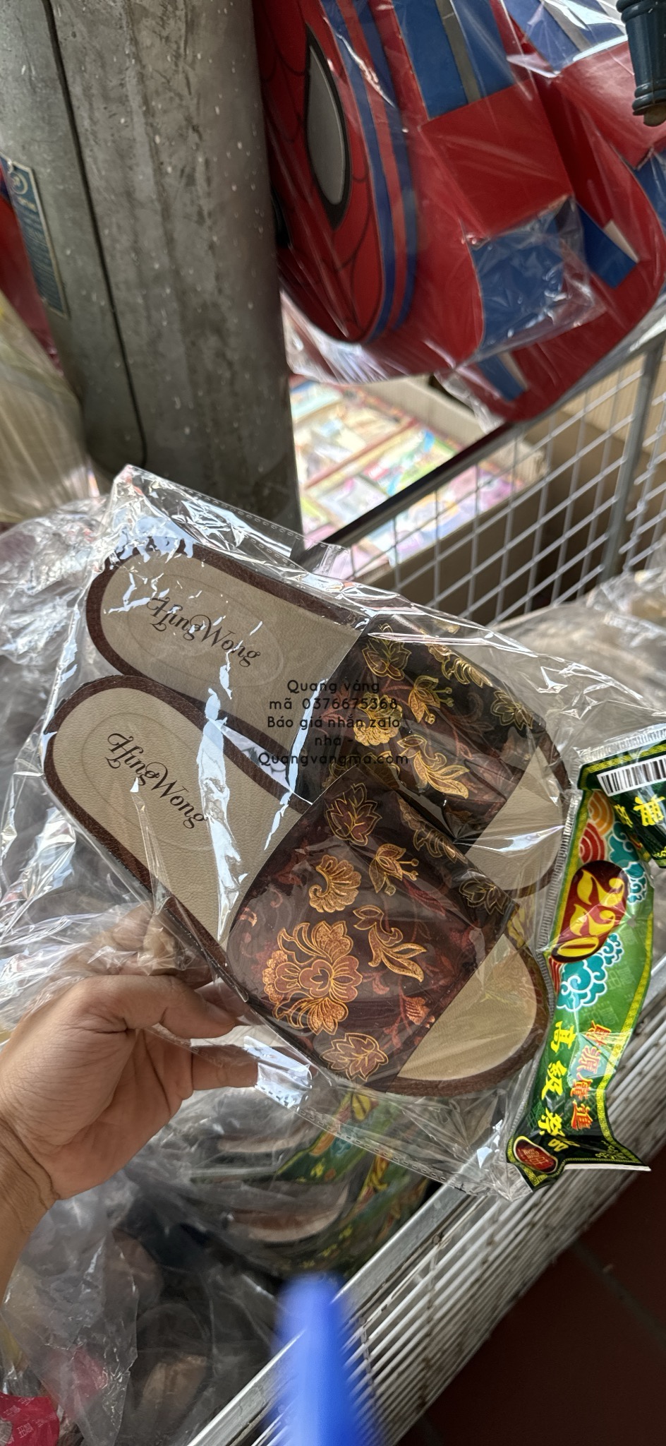 Dép bà sịn