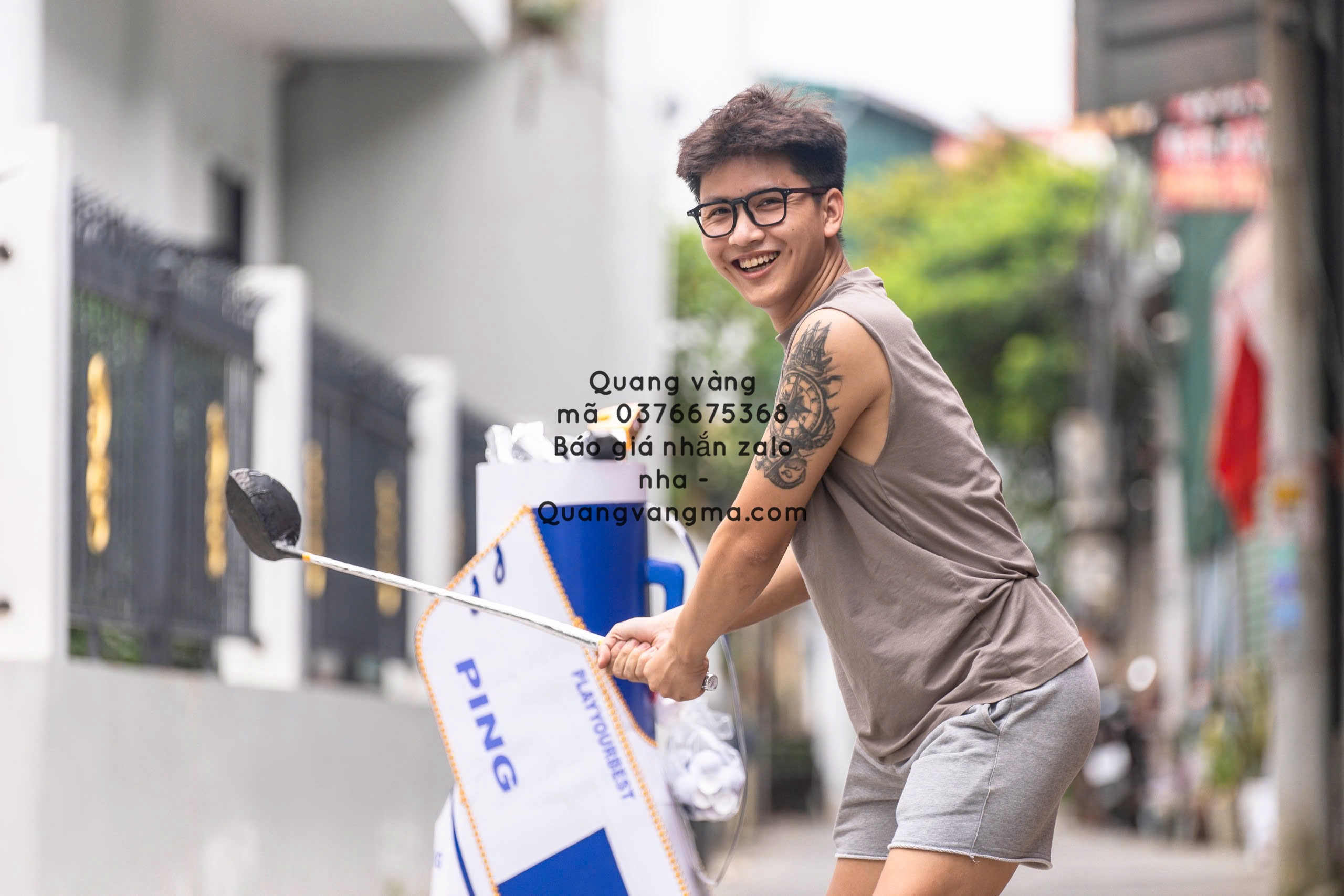Bộ gậy golf trắng đỏ xanh